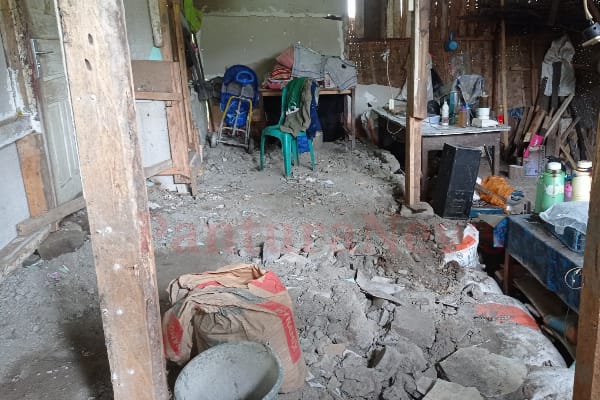 Rumah rusak akibat tanah bergerak di Brebes, Jawa Tengah (ilustrasi)