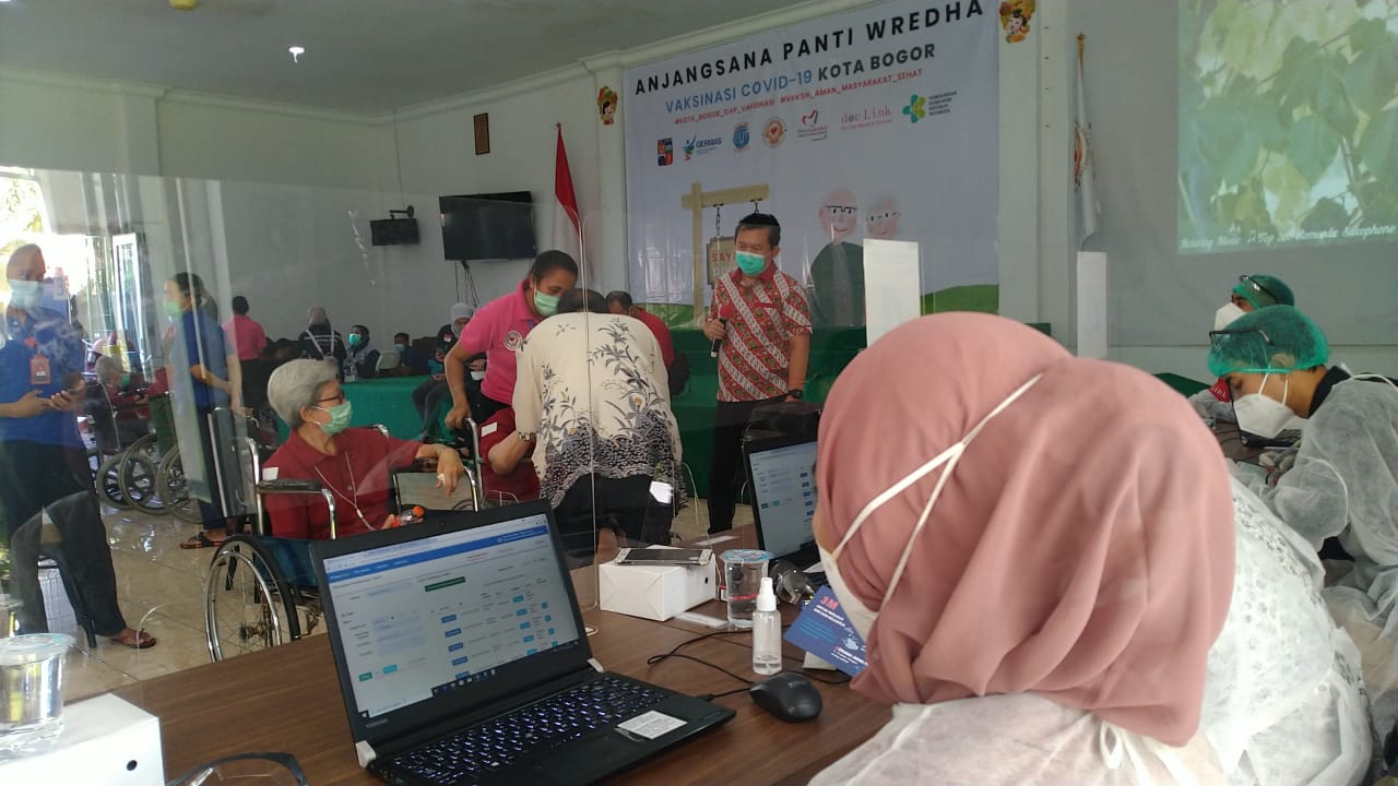 Kunjungan Pemkot Bogor dan Docklink ke Panti Wredha