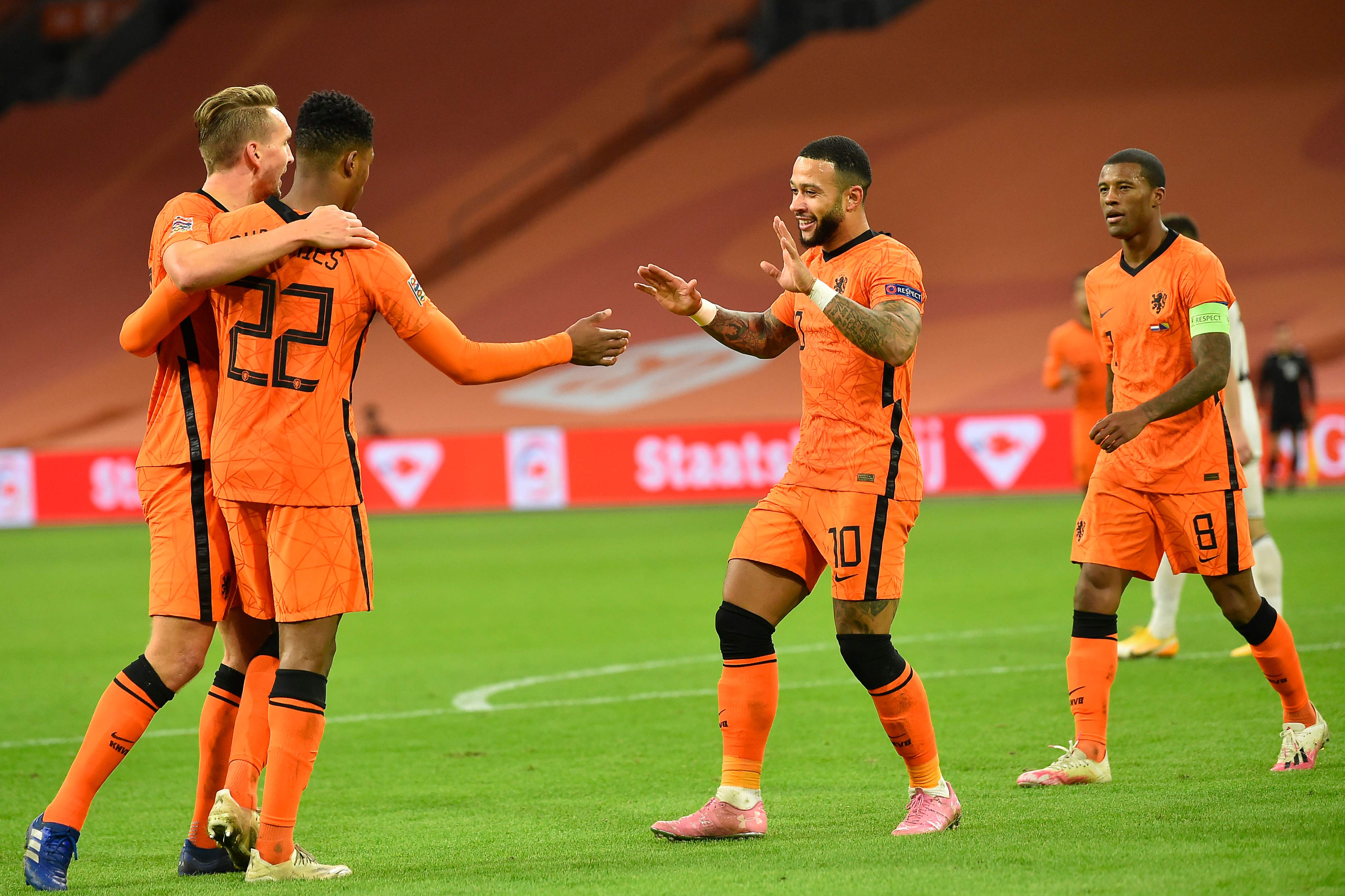 Pemain timnas Belanda melakukan selebrasi usai mencetak gol ke gawang lawan.