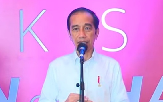 Presiden Joko Widodo mengajak semua lapisan masyarakat untuk bersama-sama memerangi terorisme.