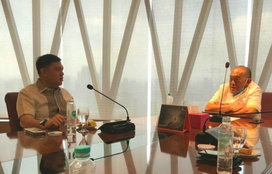 Ketua Panitia Penyelenggara Mubes IV Kosgoro 1957, Dave Laksono bertemu Katua Dewan Pembina Partai Golkar Aburizal Bakrie.