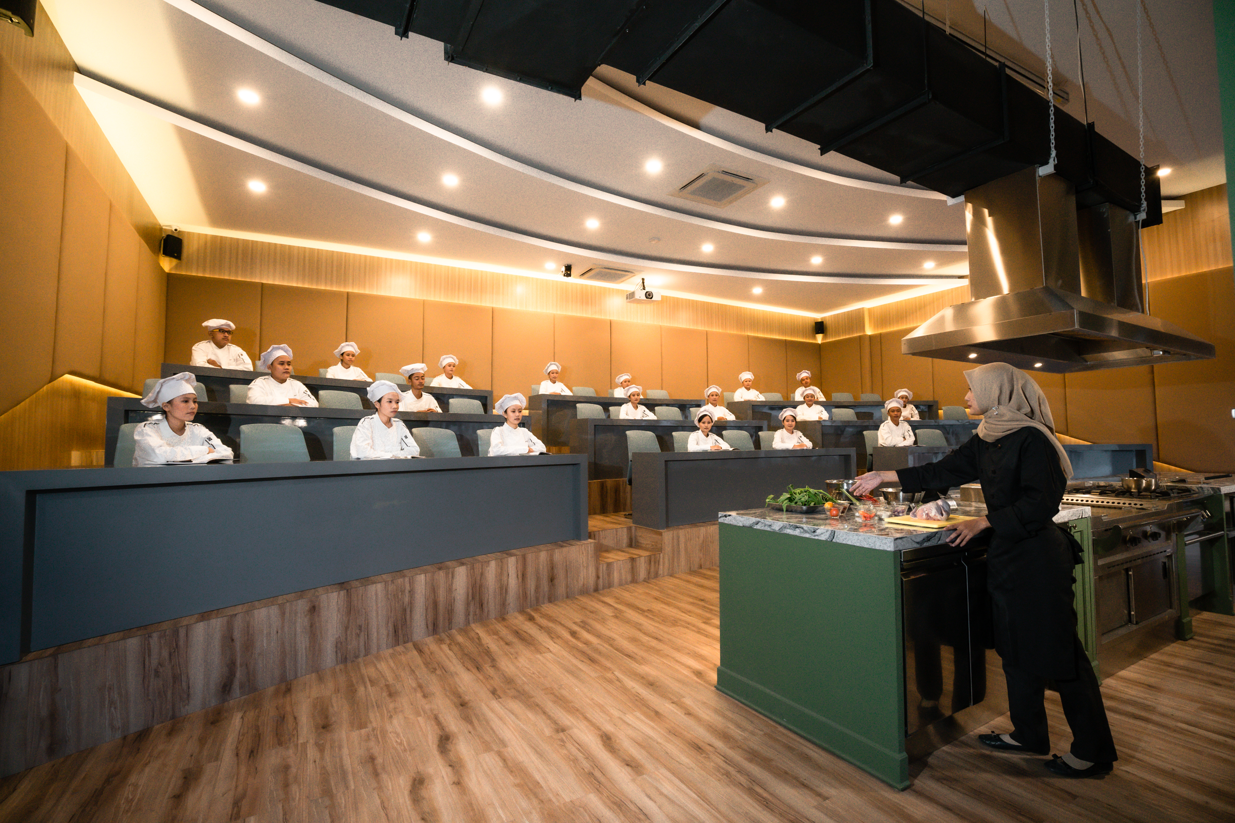 Kegiatan Jurusan Tata Boga atau Kuliner di Sekolah Menengah Kejuruan (SMK) PGRI 2 Kudus, Jawa Tengah. 