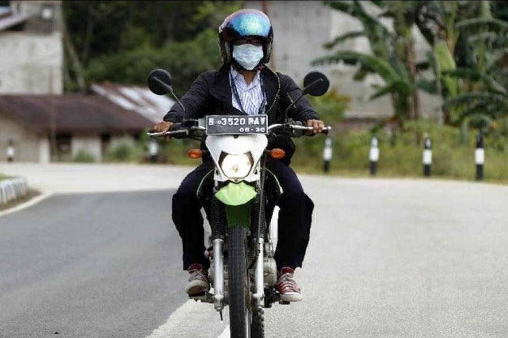 Hendri, salah satu mantri BRI di daerah terluar NKRI.