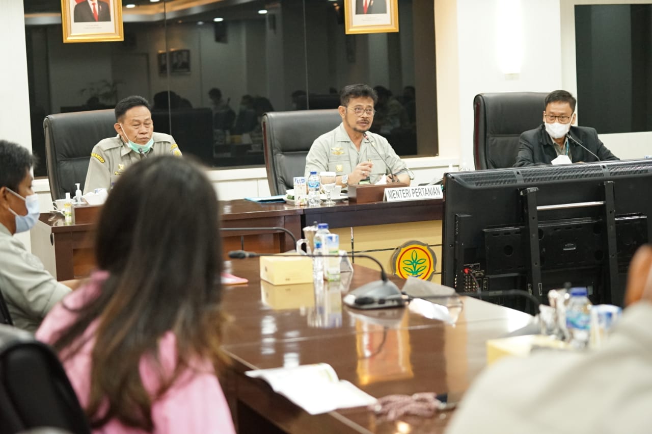 Mentan SYL pada Acara Pembekalan Umum dan Pelepasan Tim Pendamping/Detasering Pengembangan Kawasan Food Estate di Jakarta, Kamis (4/3).