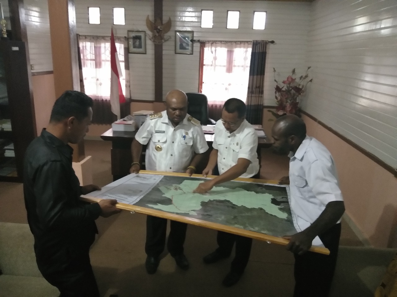 Bupati Dogiyai, Yakobus Dumupa bersama tim sedang mempersiapkan sejumlah nama penting untuk diabadikan sebagai nama jalan.