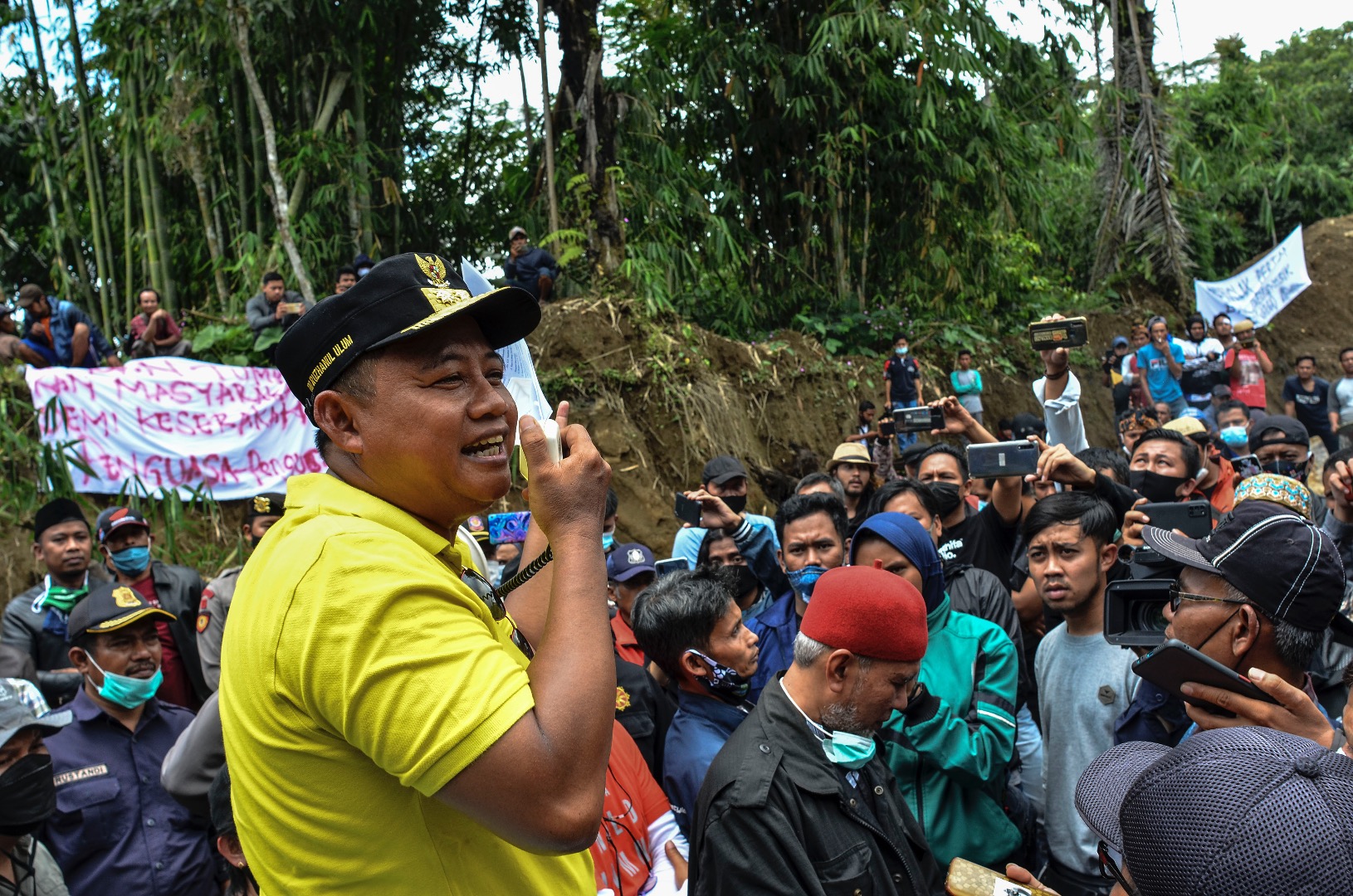 Wakil Gubernur Jawa Barat Uu Ruzhanul Ulum saat mendatangi warga di Kabupaten Ciamis
