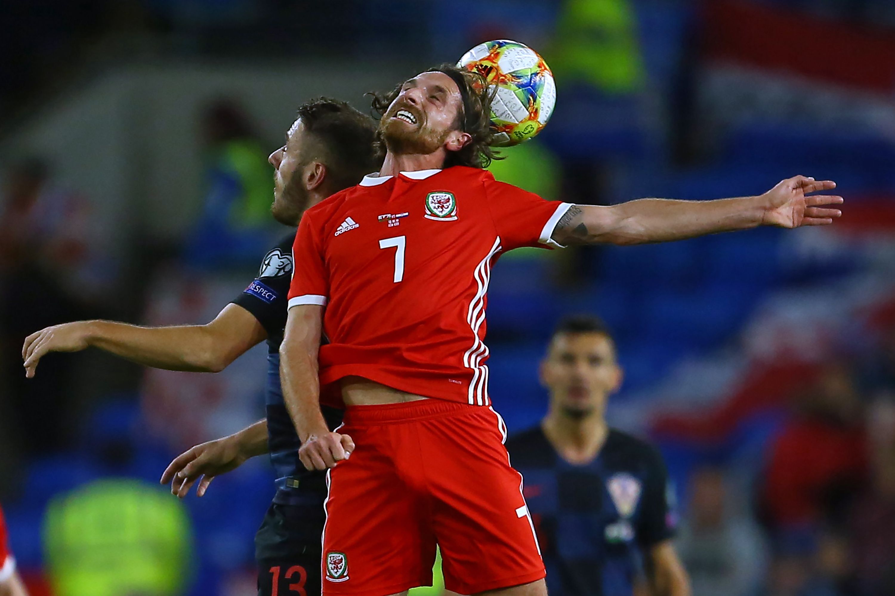 Pemain Wales Joe Allen (kanan)