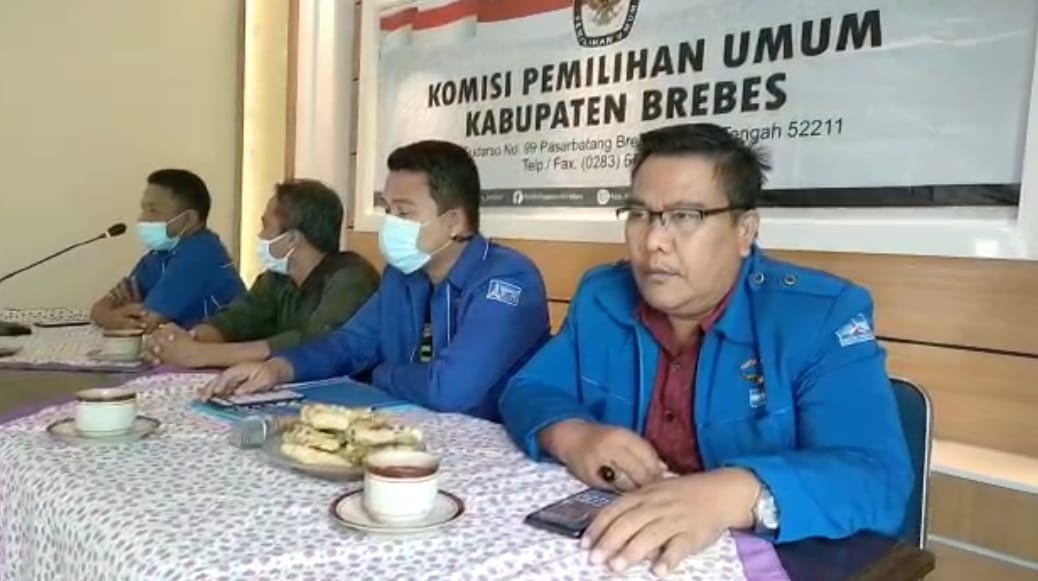  Pengurus DPC Partai Demokrat Kabupaten Brebes, Jateng datangi KPU nyatakan solid dukung DPP Demokrat AHY, Selasa (16/3)