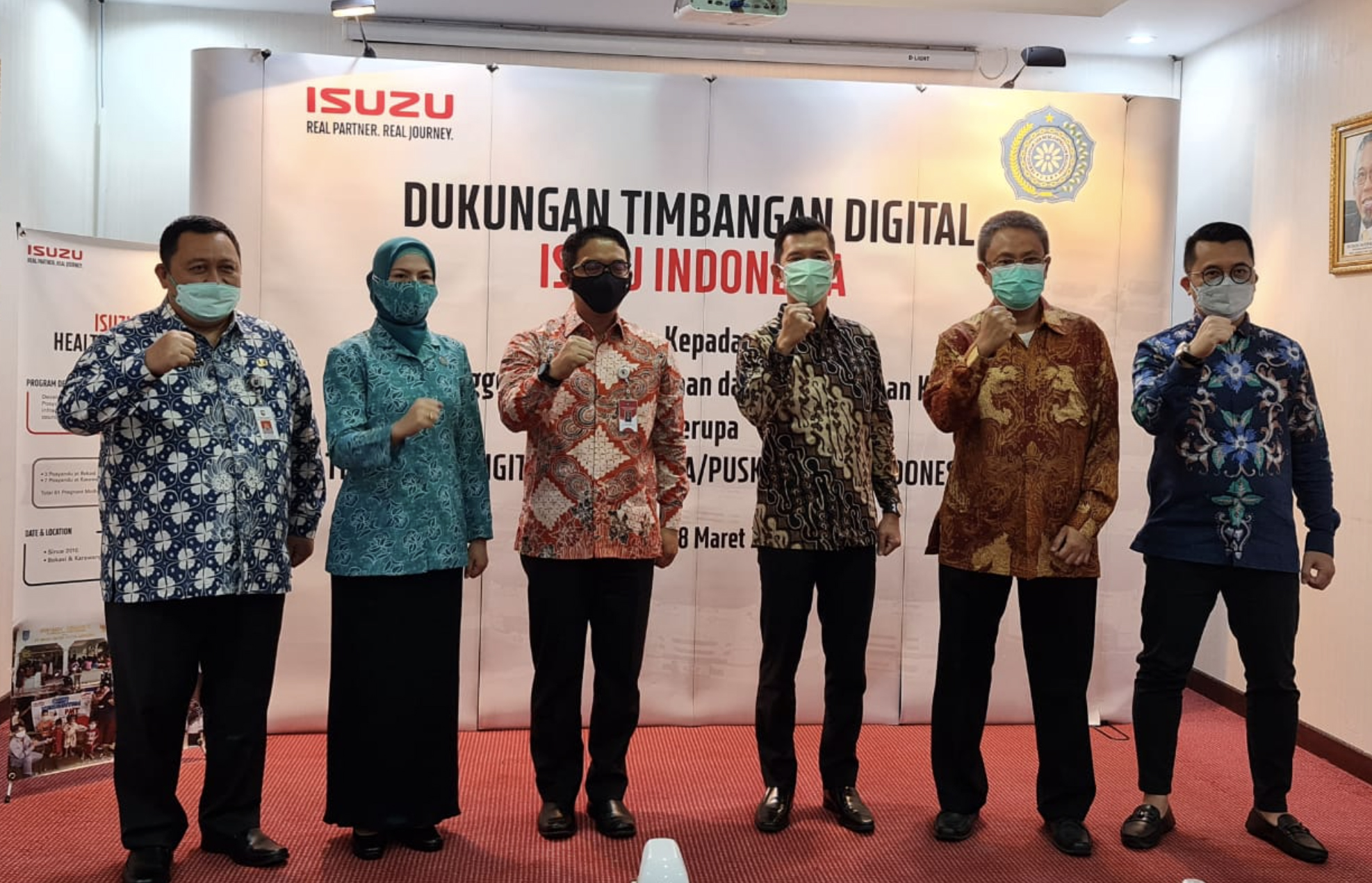Foto bersama Manajemen PT Isuzu Astra Motor Indonesia (IAMI) dan Dirjen Kementerian Dalam Negeri