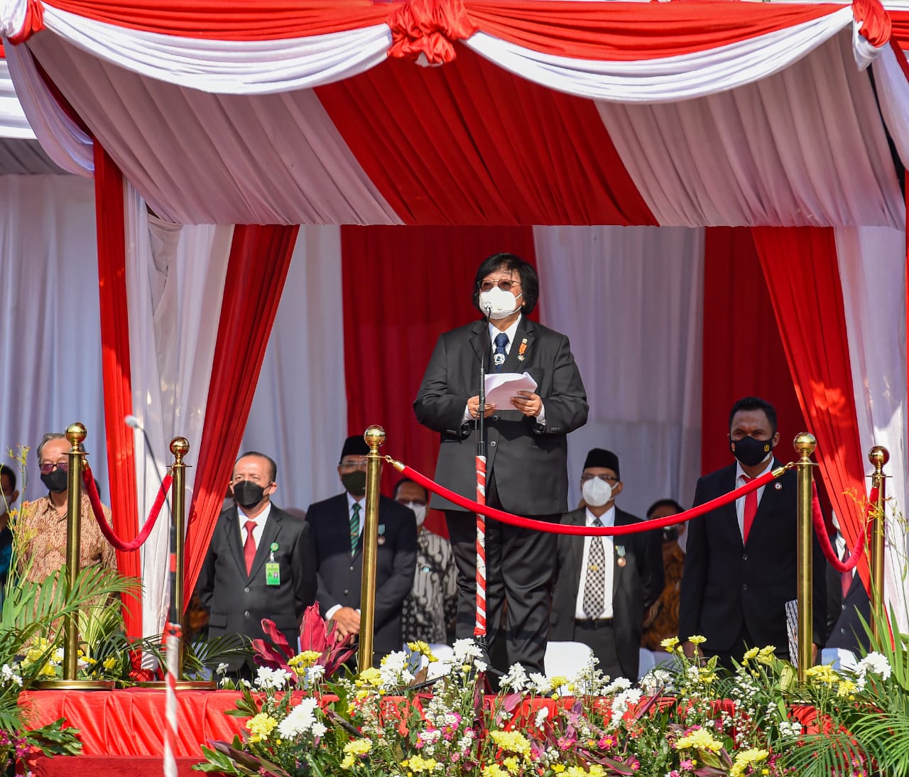 Upacara Peringatan Hari Bakti Rimbawan, di Plasa Sujono Suryo Manggala Wanabakti, Jakarta, Selasa (16/3).