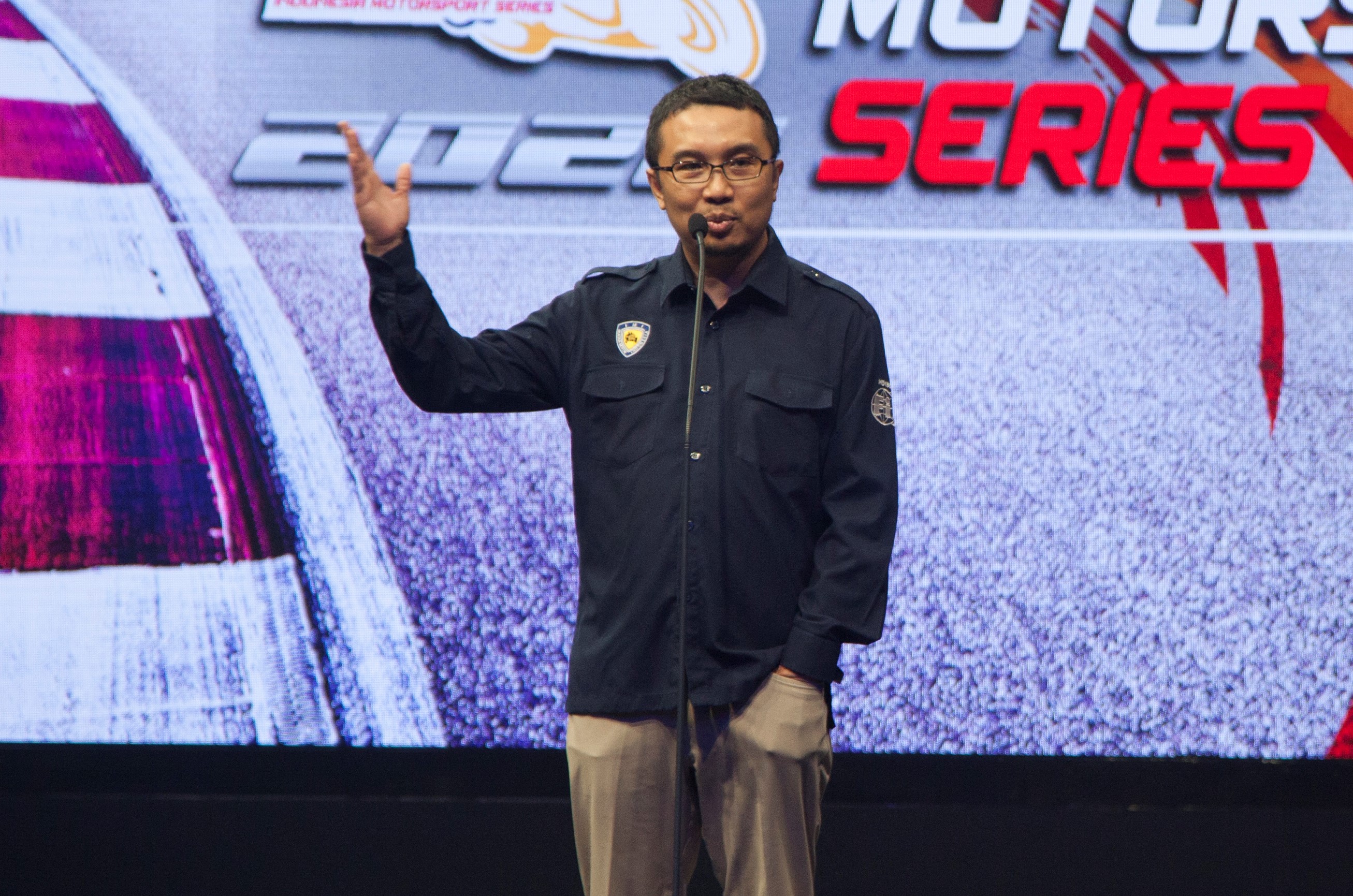 Sadikin Aksa, keponakan Jusuf Kalla, saat menyampaikan sambutan.