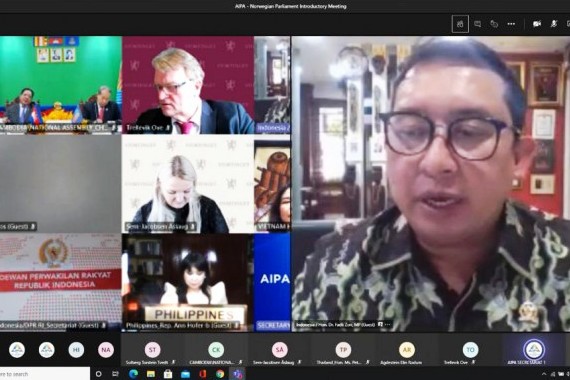 Ketua BKSAP DPR RI Fadli Zon, saat menghadiri ASEAN Inter-Parliamentary Assembly (AIPA) dengan Parlemen Norwegia secara daring, Jumat (26/2)