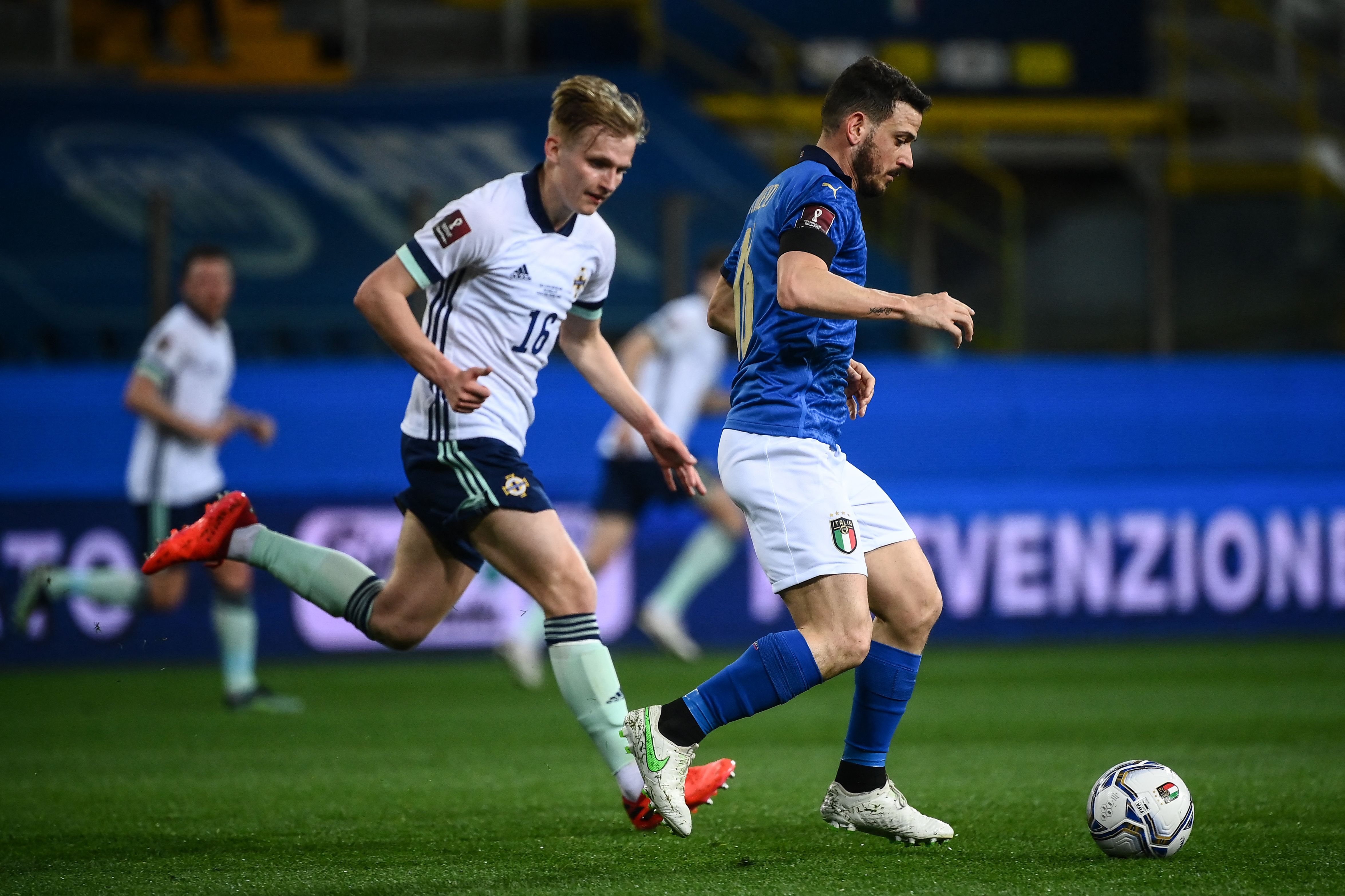 Bek Italia Alessandro Florenzi (kanan)