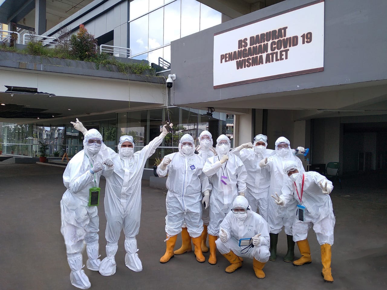 Para tenaga kesehatan di RSD Wisma Atlet.