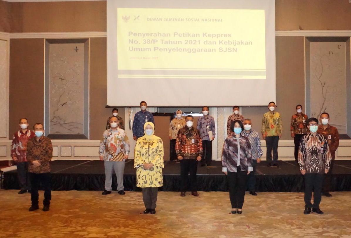 Acara penyerahan  petikan Kepres No 38/P Tahun 2021 oleh DJSN kepada Jajaran Dewan Pengawas dan Direksi BPJAMSOSTEK.