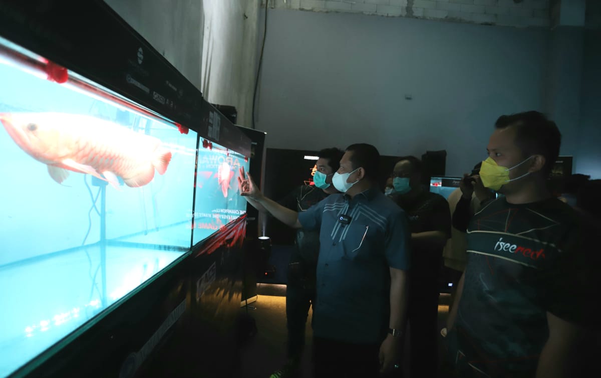Ketua MPR BambangSoesatyo menyaksikan ajang Iseered Arowana Compettion & Expo