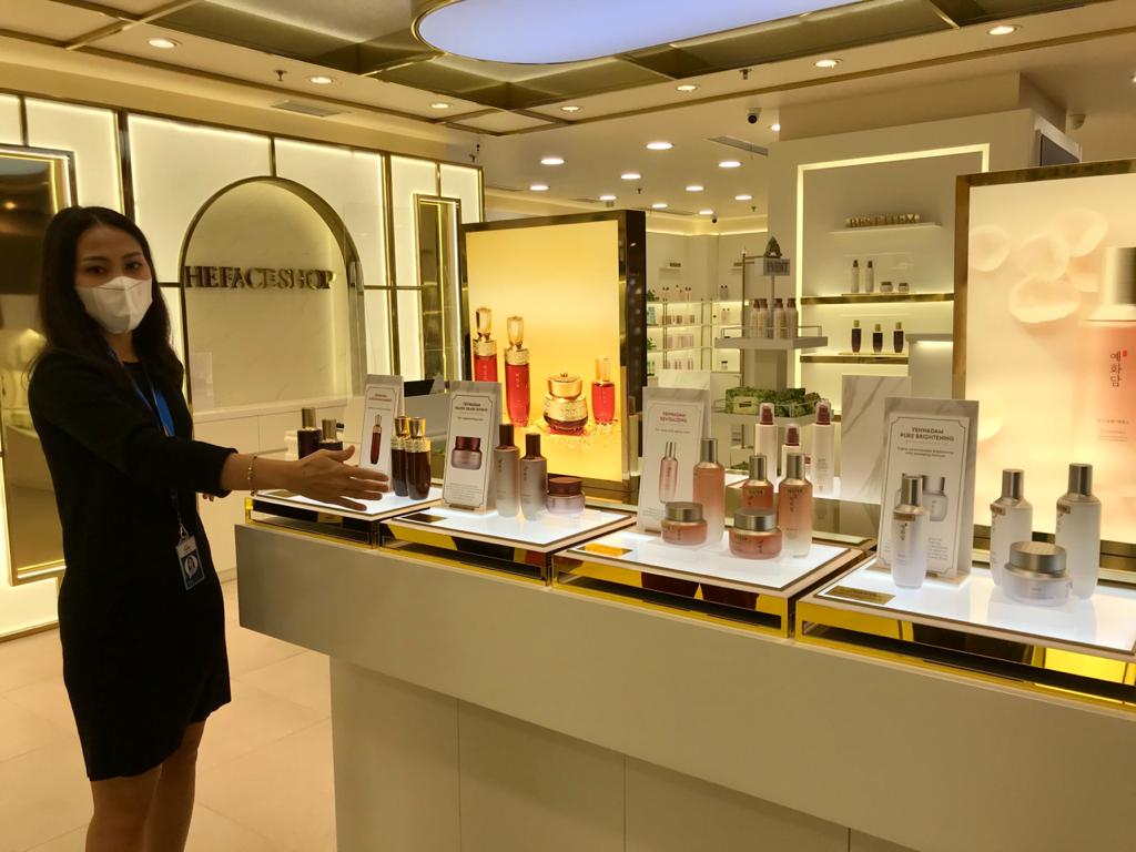 Beauty Expert Yehwadam dari The Face Shop Indonesia, Trie, saat temu media, beberapa waktu lalu.