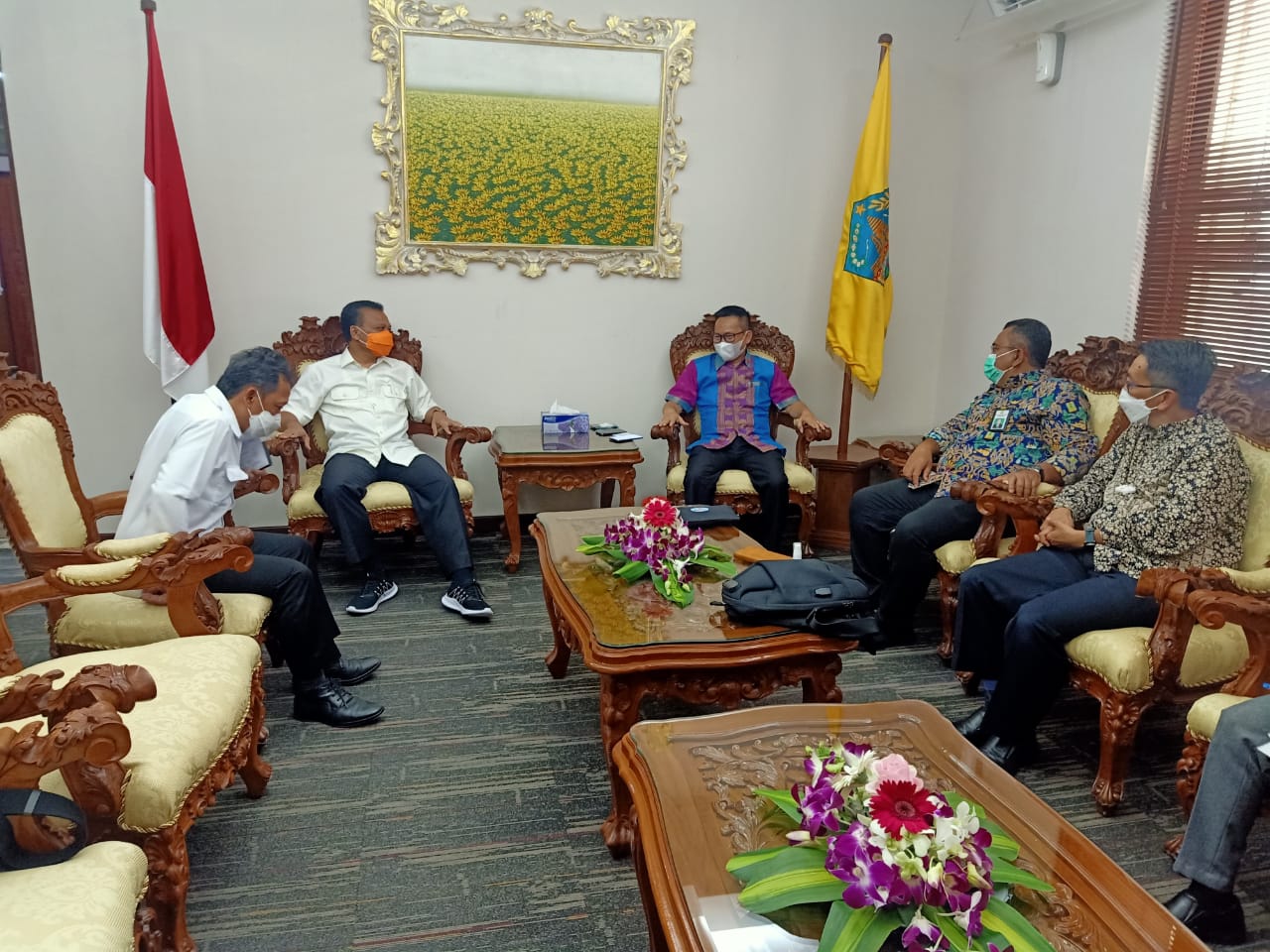 Stafsus Wapres DR. Sukriansyah didampingi asisten Stafsus DR. Yulian meninjau pembangunan bendungan Sidan Bali.