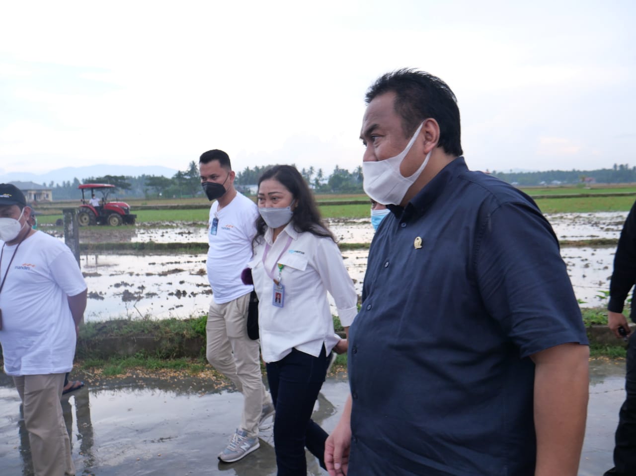 Wakil Ketua DPR RI Rachmat Gobel saat menemui para petani di i Kecamatan Dungaliyo, Kabupaten Gorontalo, Selasa (23/3/2021)