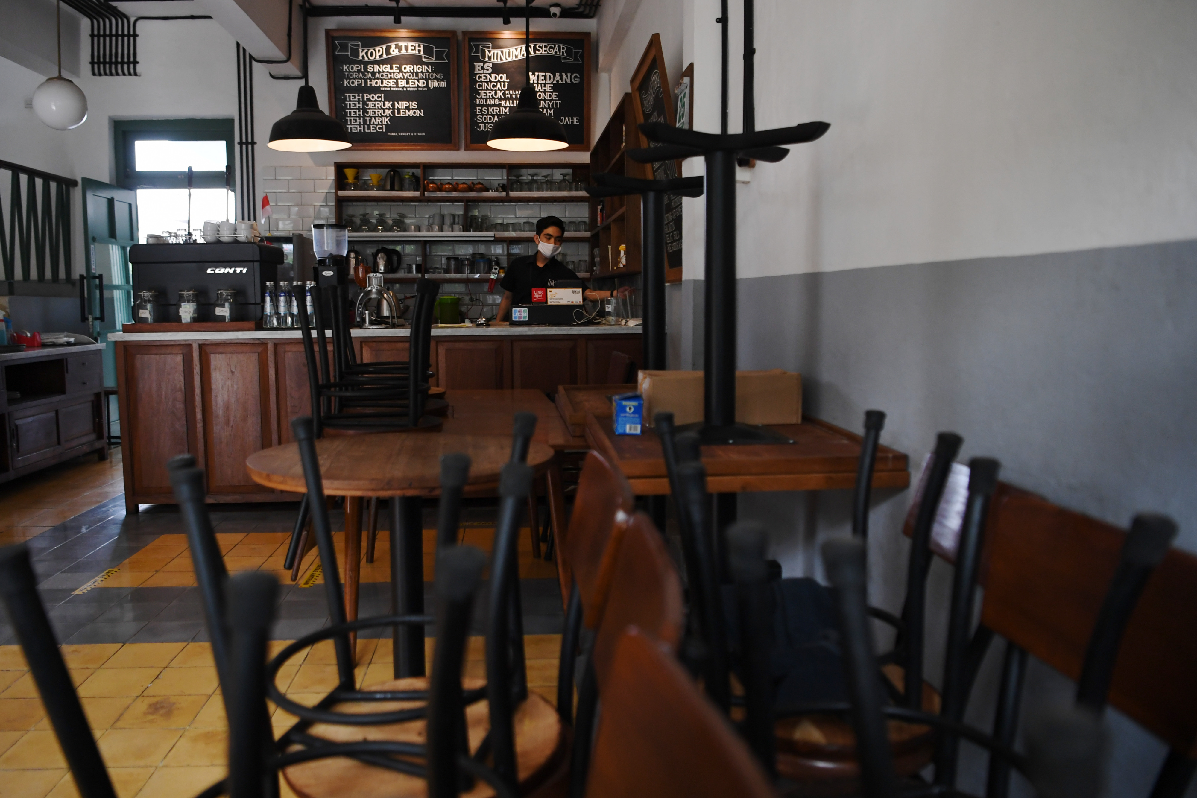Ilustrasi kafe yang tutup saat PSBB