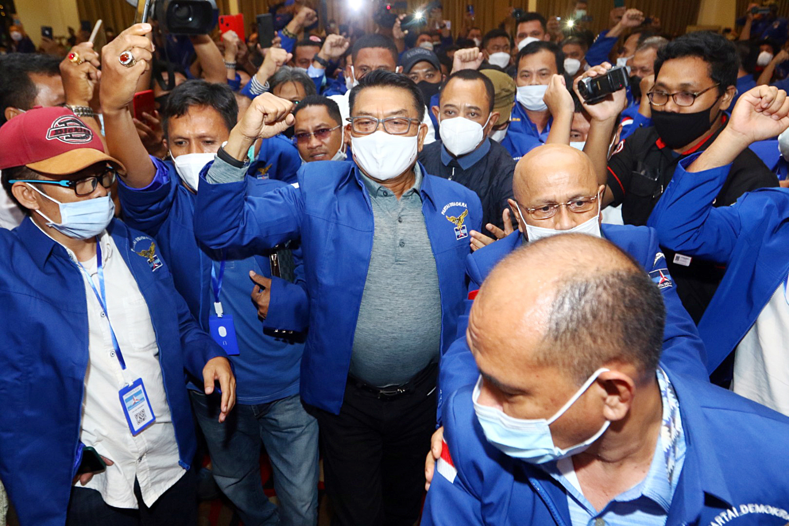 Moeldoko (tengh) saat menghadiri Kongres Luar Biasa Partai Demokrat di Deli Serdang, Sumatra Utara