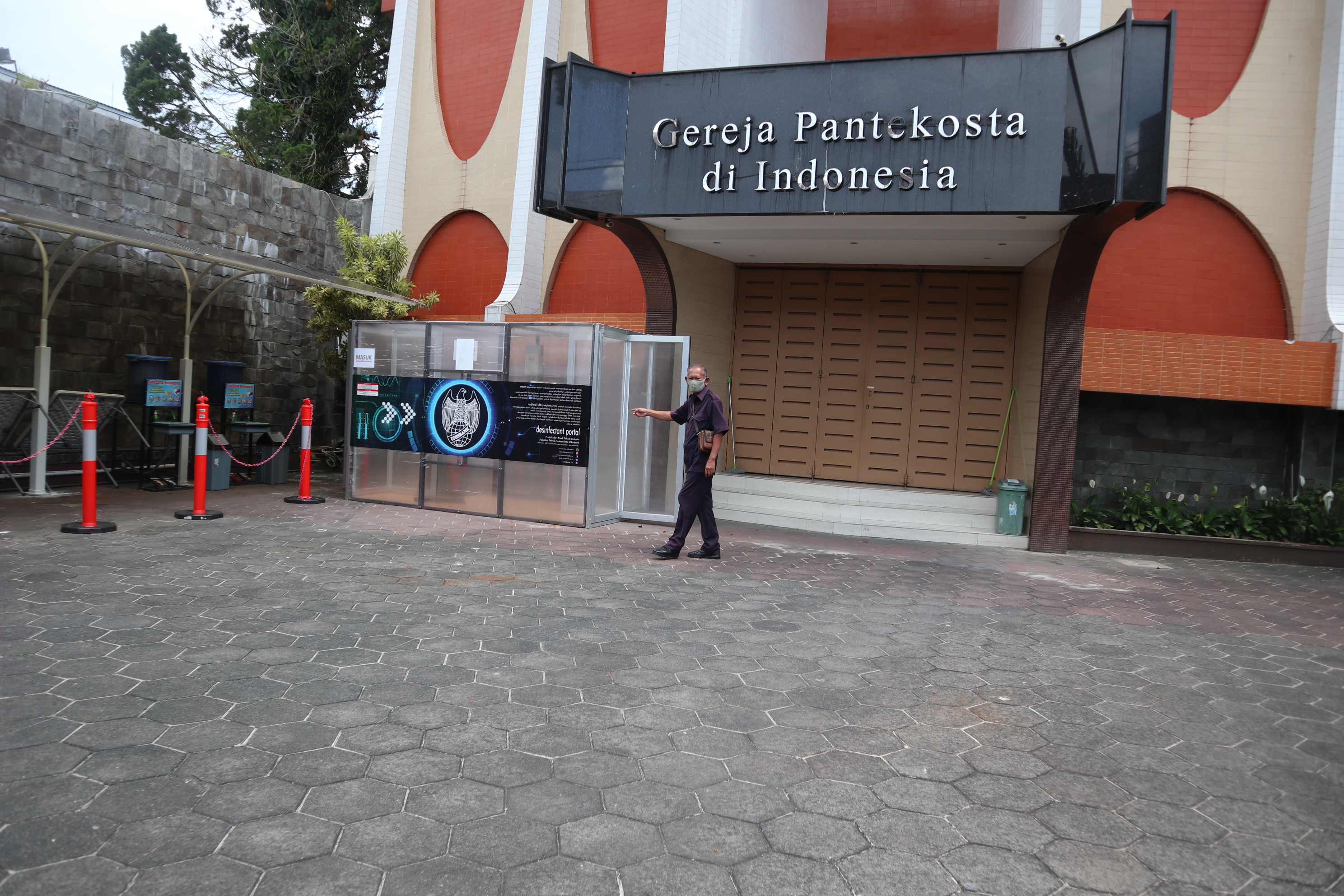 Gereja di Temanggung membatasi jumlah jemaat yang menghadiri Paskah untuk mencegah penularan covid, Rabu (31/3/2021)