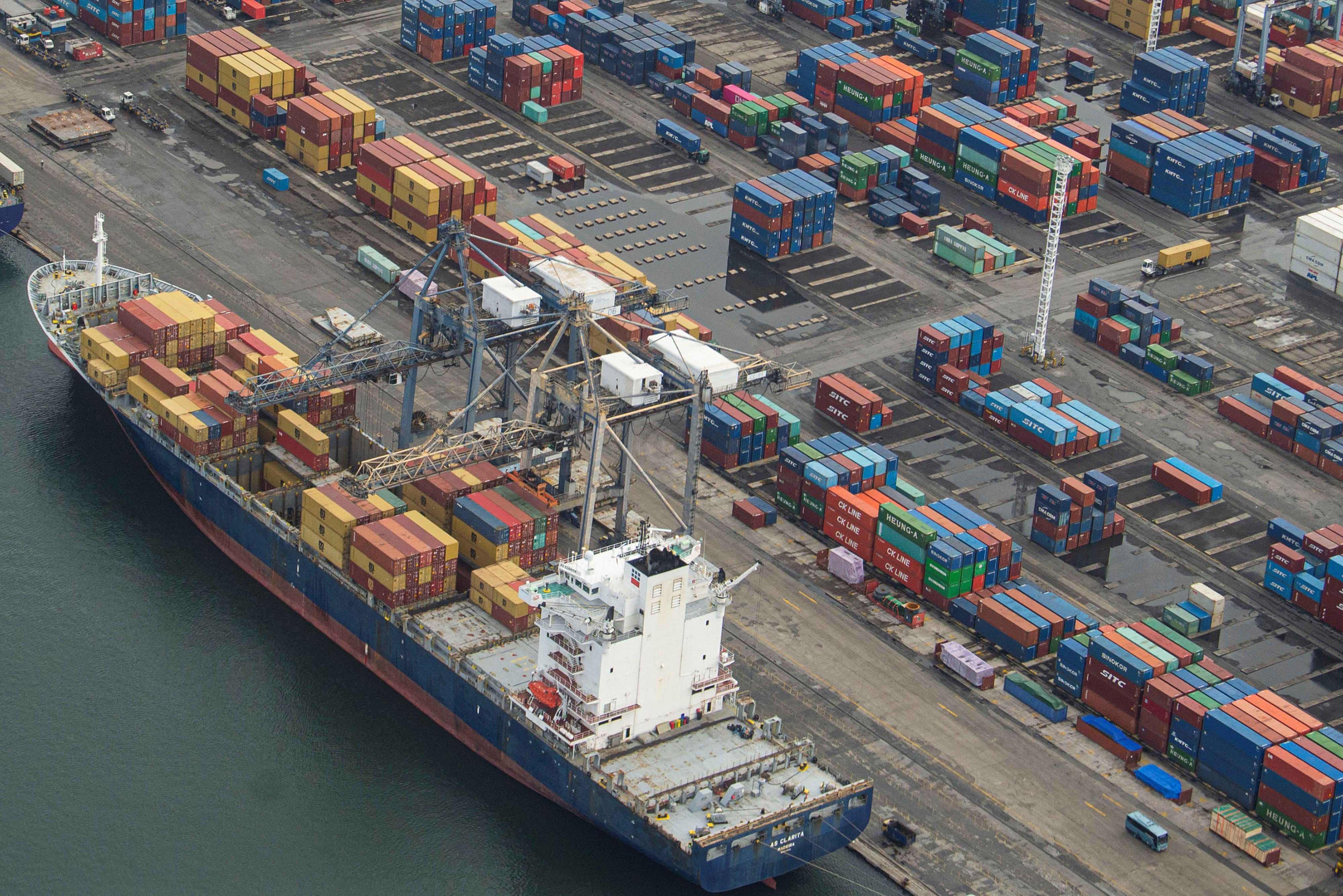 Februari, Neraca Dagang Indonesia Surplus US$2,0 Miliar