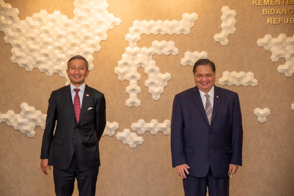 Menko Perekonomian RI Airlangga Hartarto dan Menteri Luar Negeri Singapura Vivian Balakrishnan.