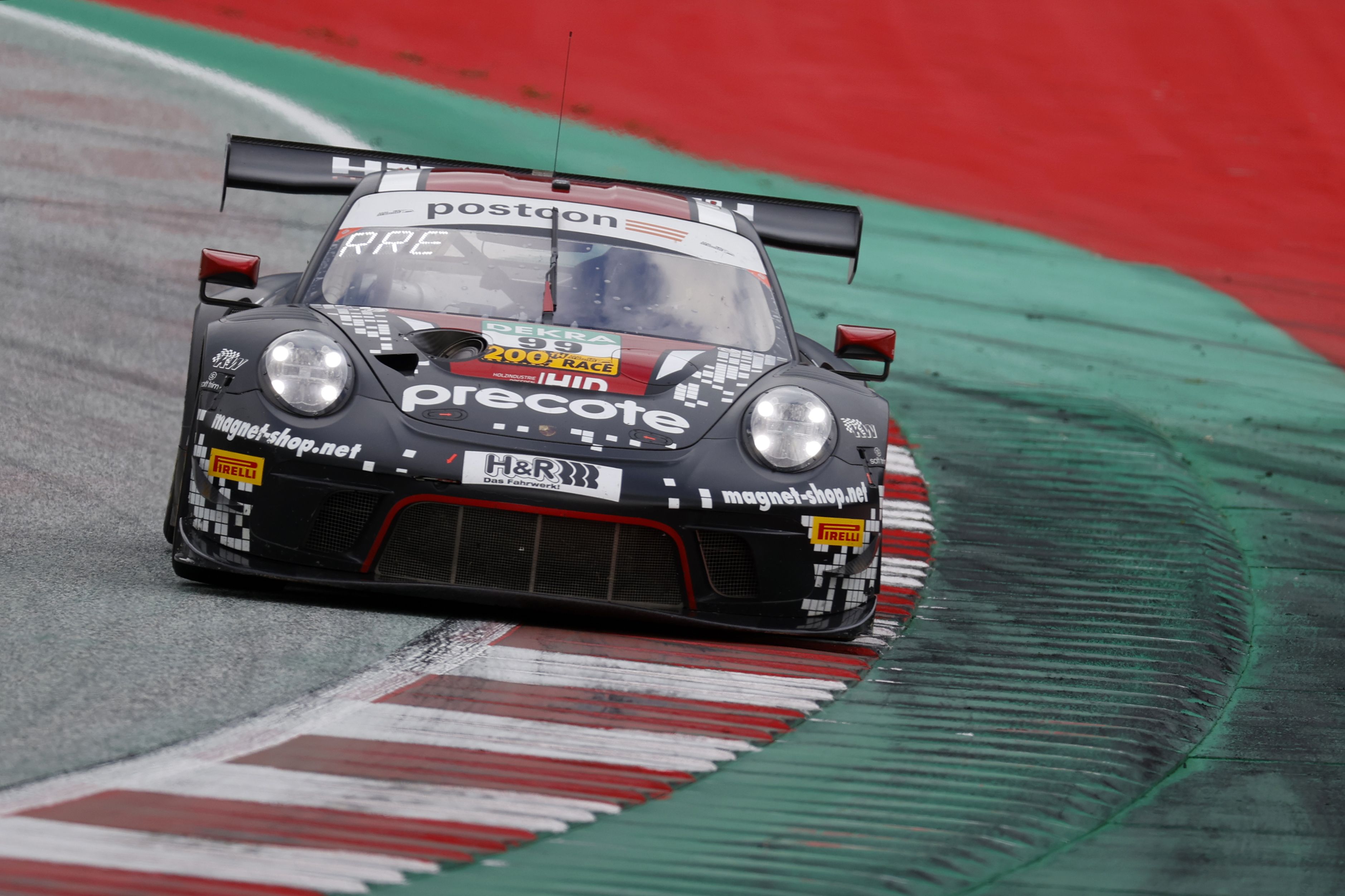 Mobil milik Porsche yang sudah melaju di GT Masters.