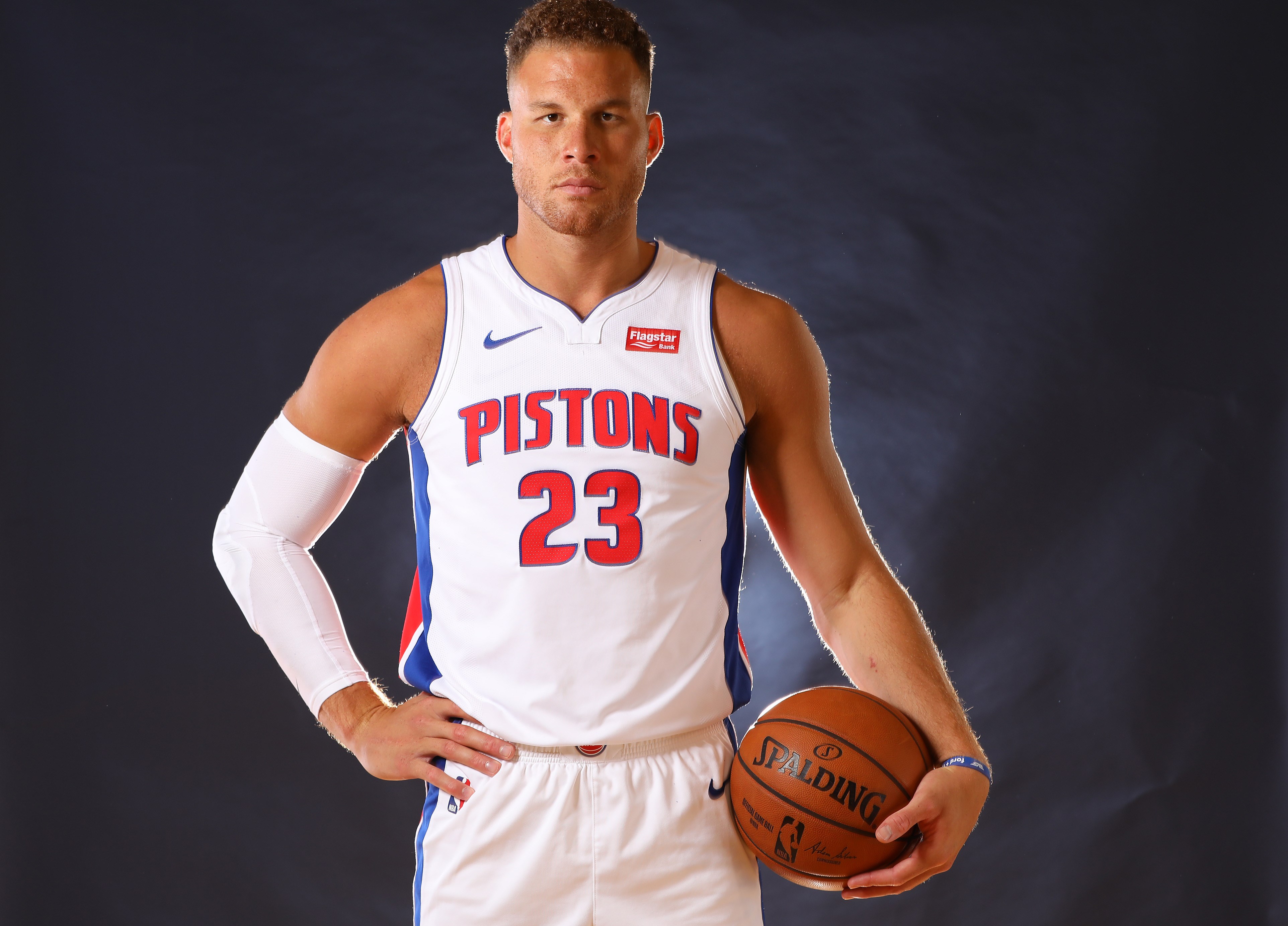Blake Griffin saat masih berseragam Detroit Pistons. Kini Griffin resmi bergabung dengan Brooklyn Nets.  