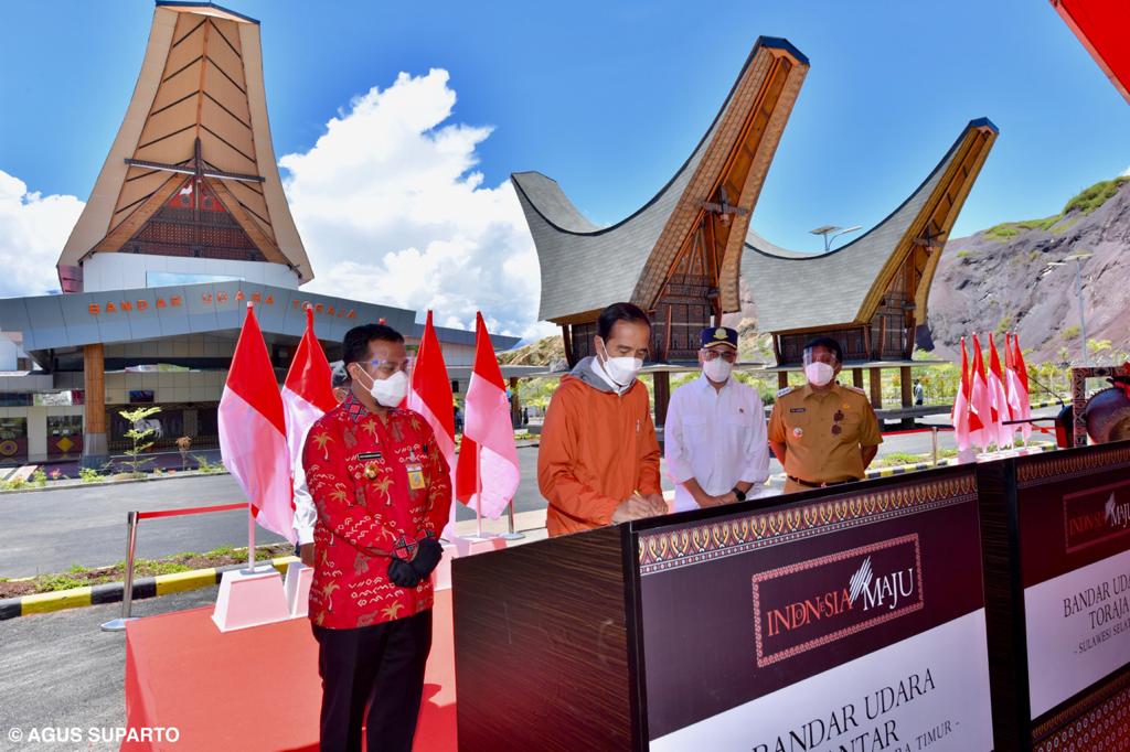 Presiden Joko Widodo meresmikan Bandara Toraja