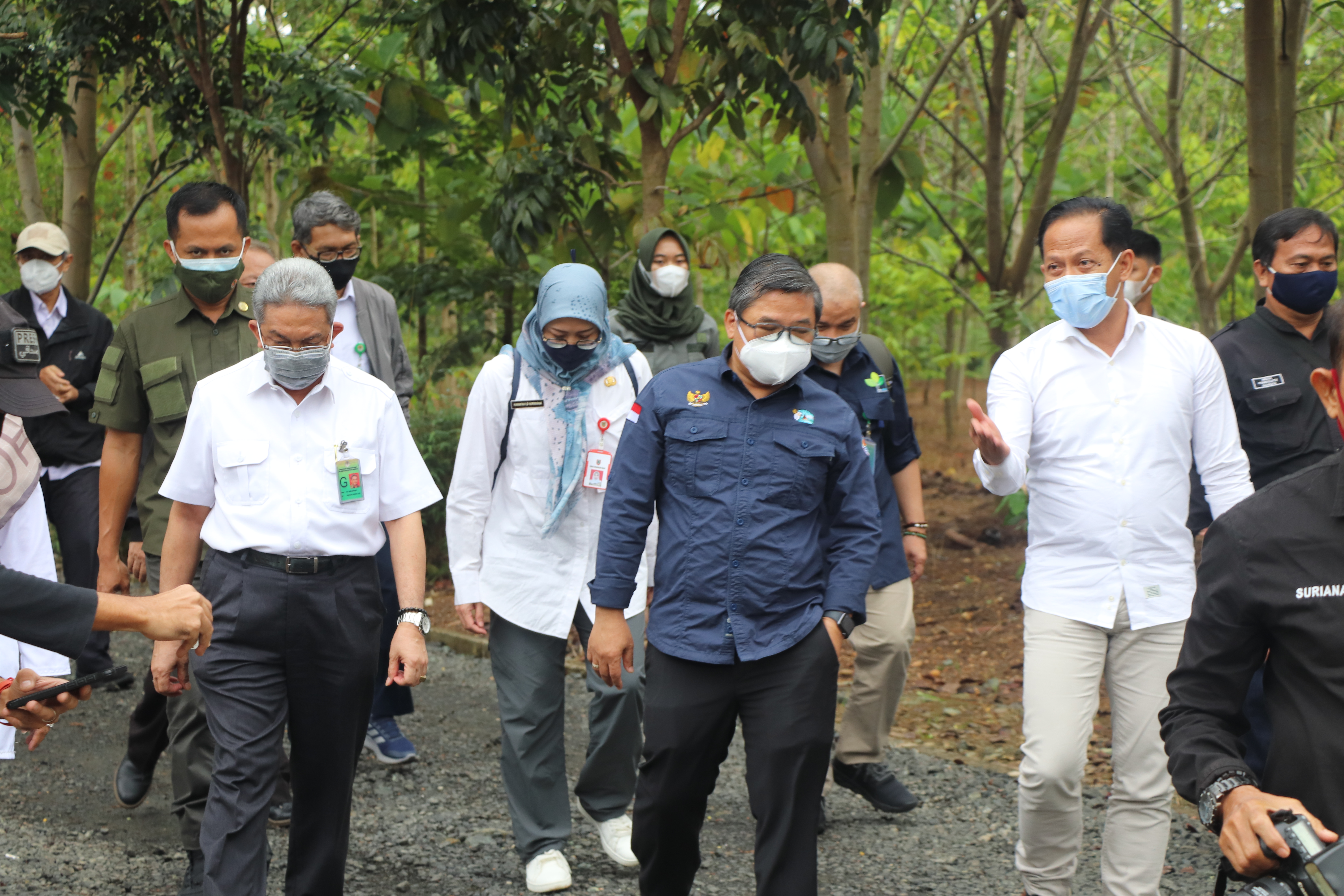 Wamen LHK Alue Dohong didampingi sejumlah pejabat tinggi Kementerian LHK saat berkunjung ke Kalsel.
