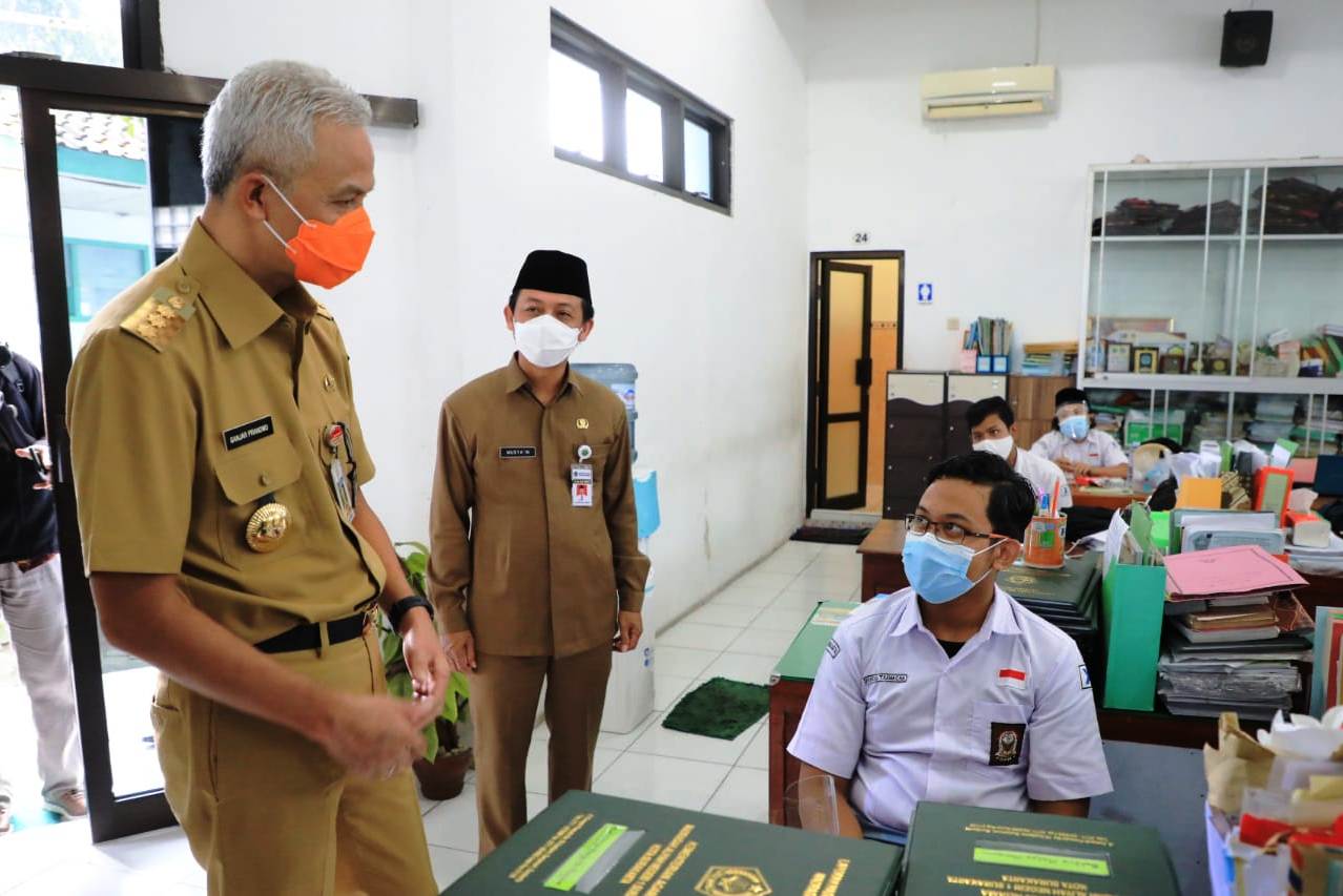 Gubernur Jateng Minta Bupati/Wali Kota Awasi PTM di Daerah Mereka