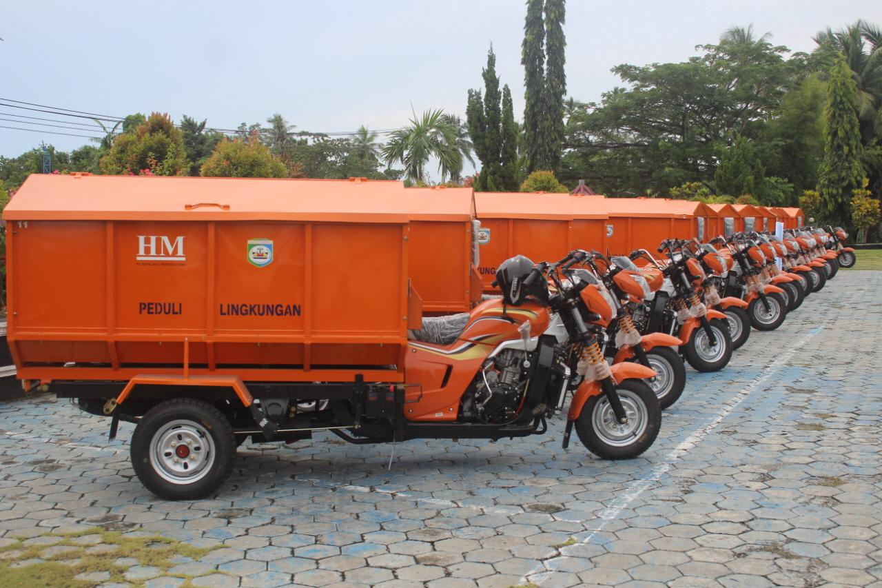 Morowali Terima Bantuan 21 Armada Pengangkut Sampah