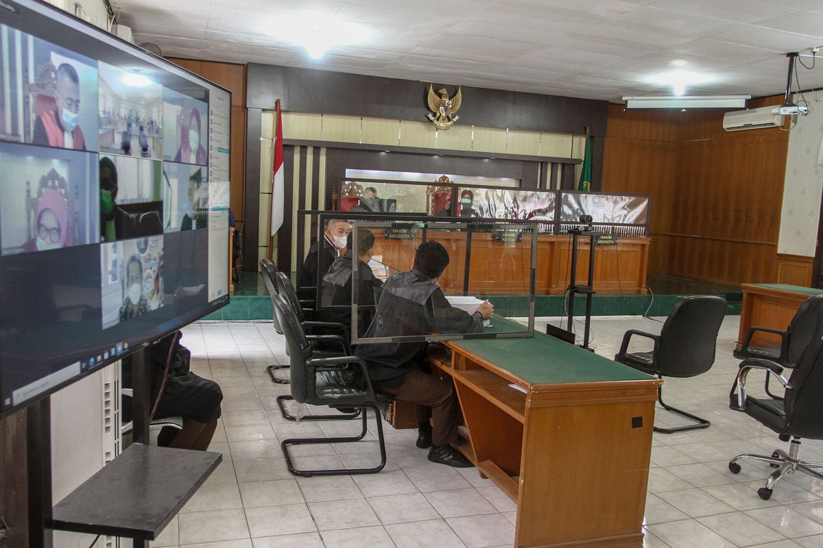 Sidang tindak pidana korupsi anggaran rutin di Bappeda Kabupaten Siak di Pengadilan Negeri (PN) Pekanbaru, Riau, Kamis (18/3).  