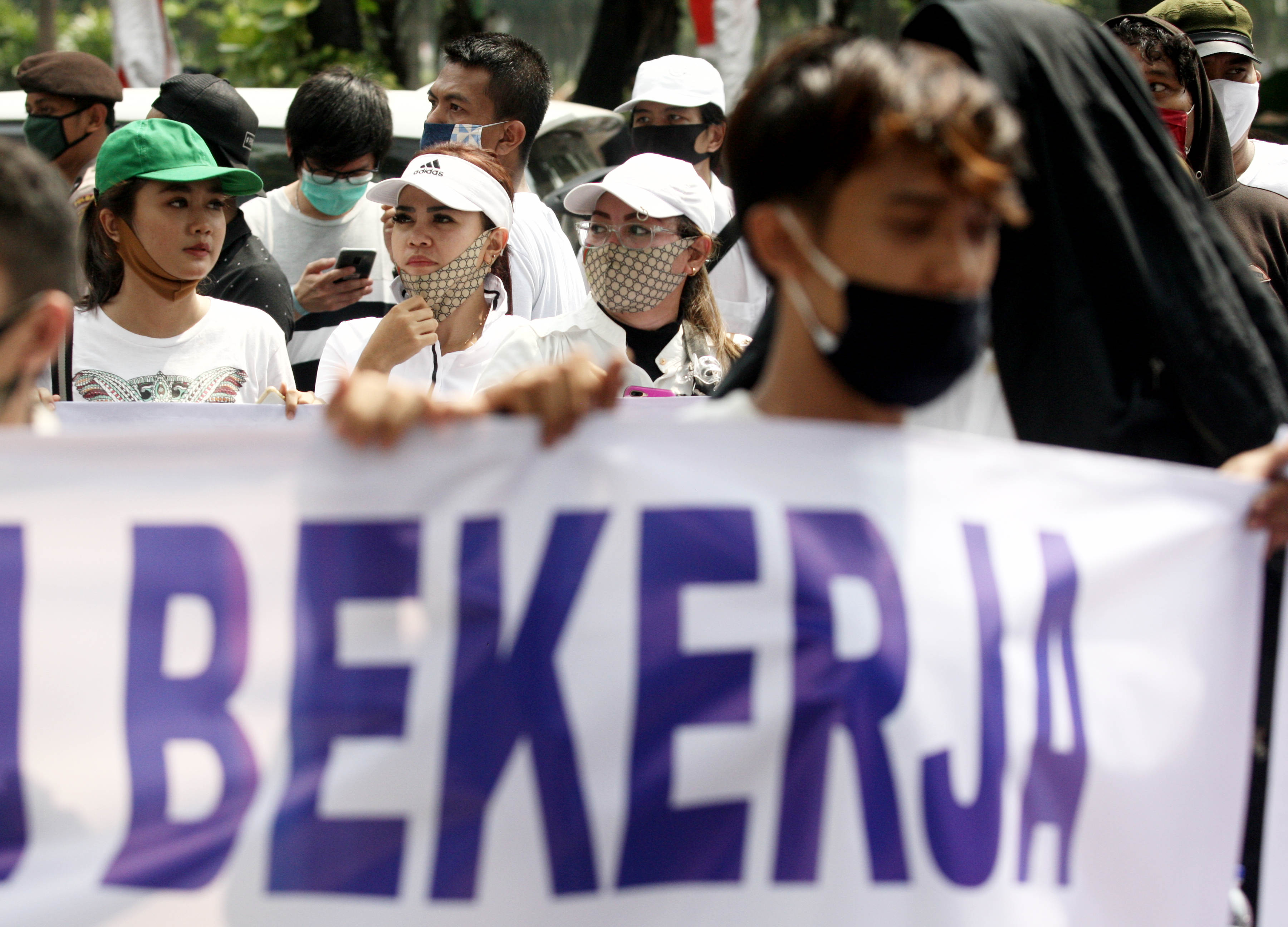 Para pekerja sektor hiburan sempat turun ke ke jalan untuk menuntut pembukaan tempat kerja mereka di tengah pandemi Covid-19.