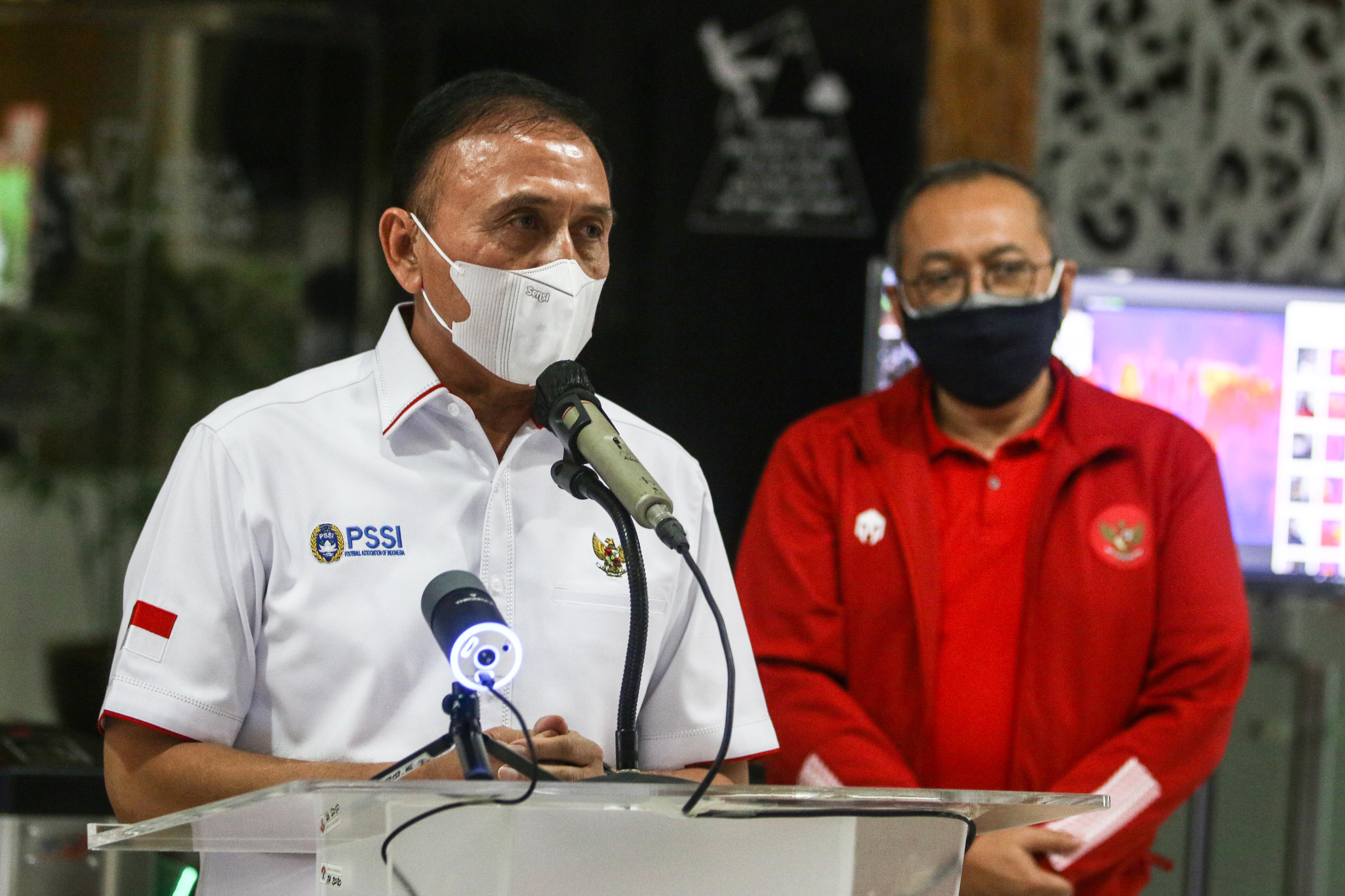 Ketua Umum PSSI Mochamad Iriawan (kiri) 