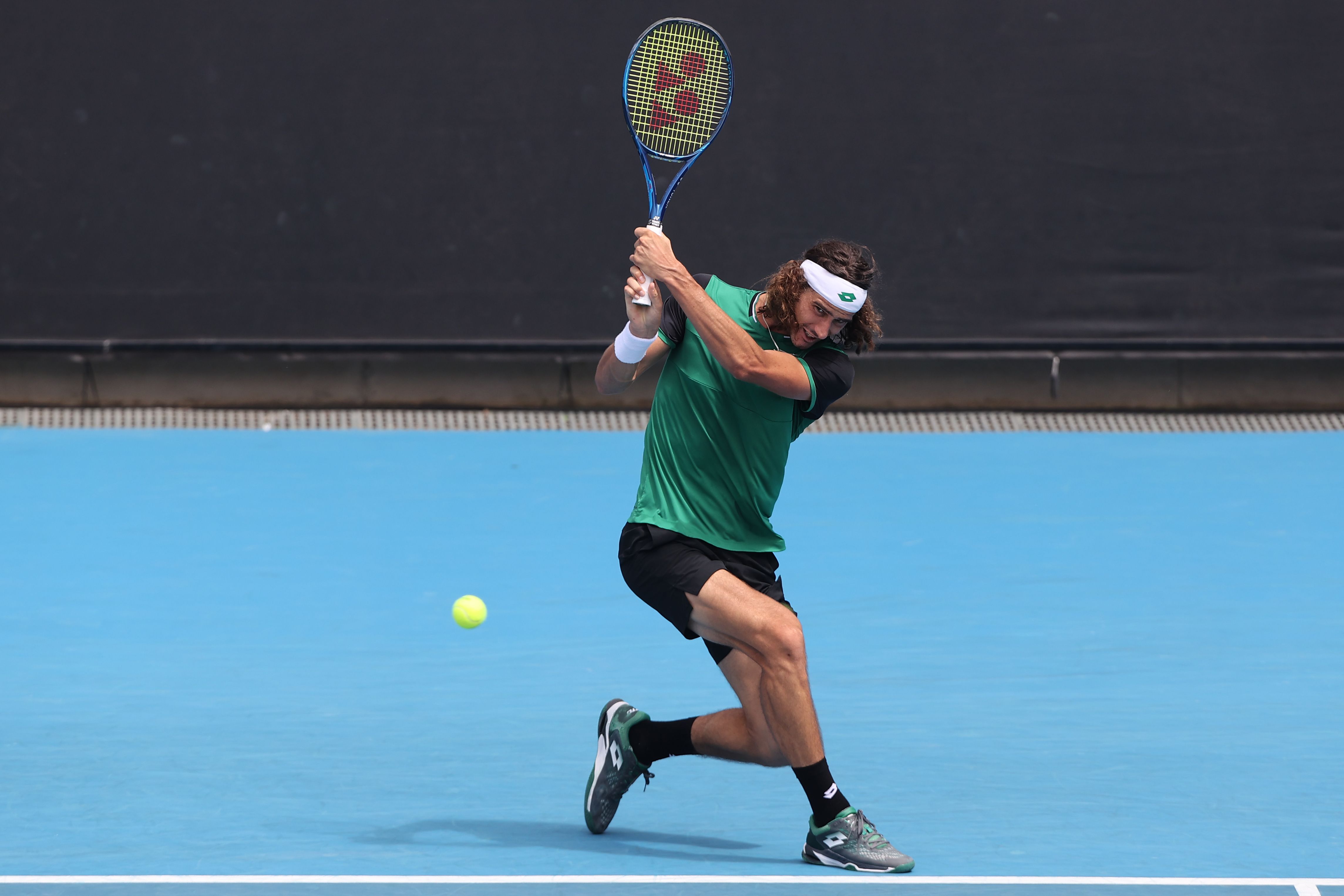 Petenis peringkat 81 ATP asal Afrika Selatan Lloyd Harris mengalahkan unggulan teratas Dominic Thiem 6-3, 6-4 pada babak kedua Dubai Open.