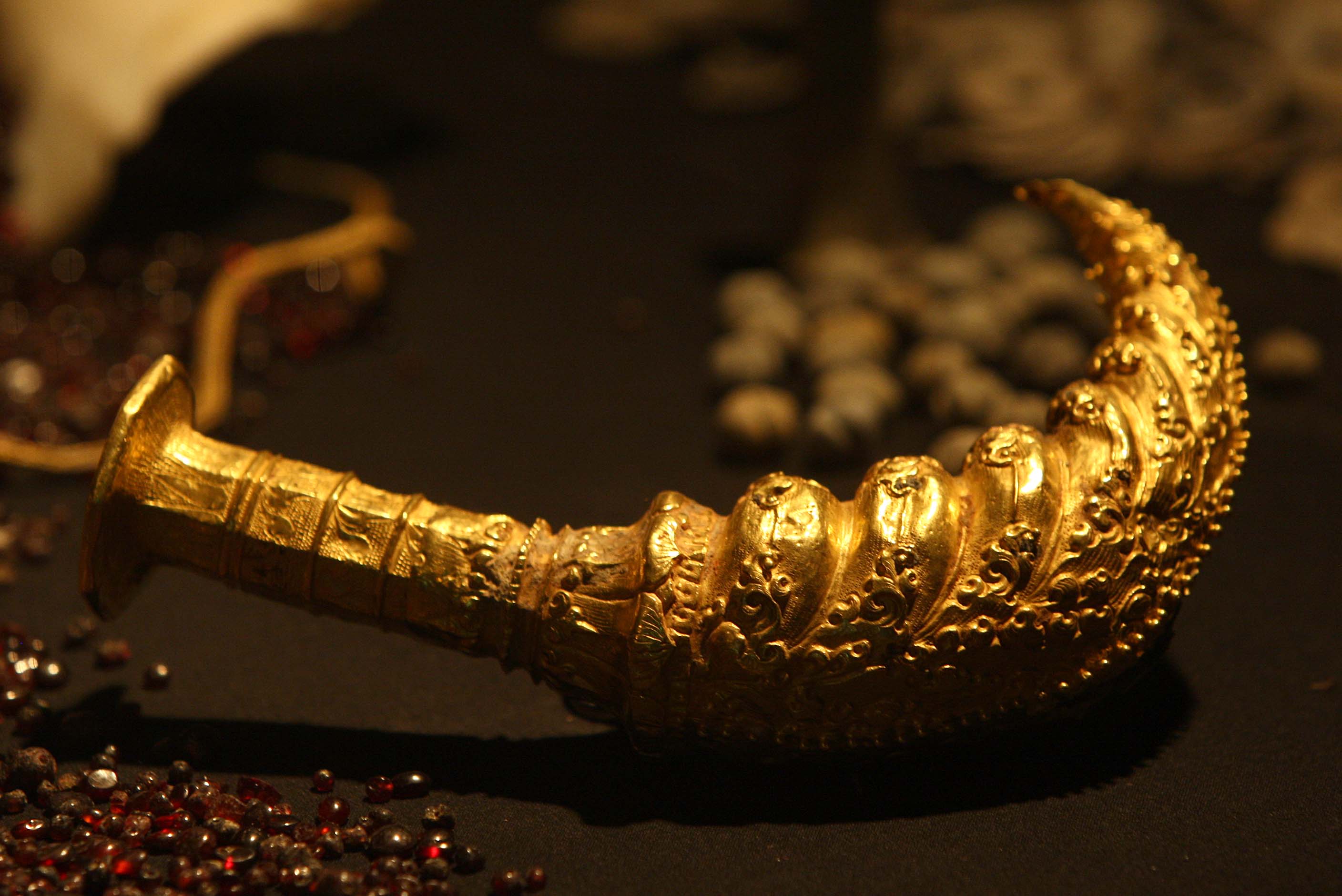  Harta karun yang ditemukan dari kapal yang tenggelam di Laut Cirebon 