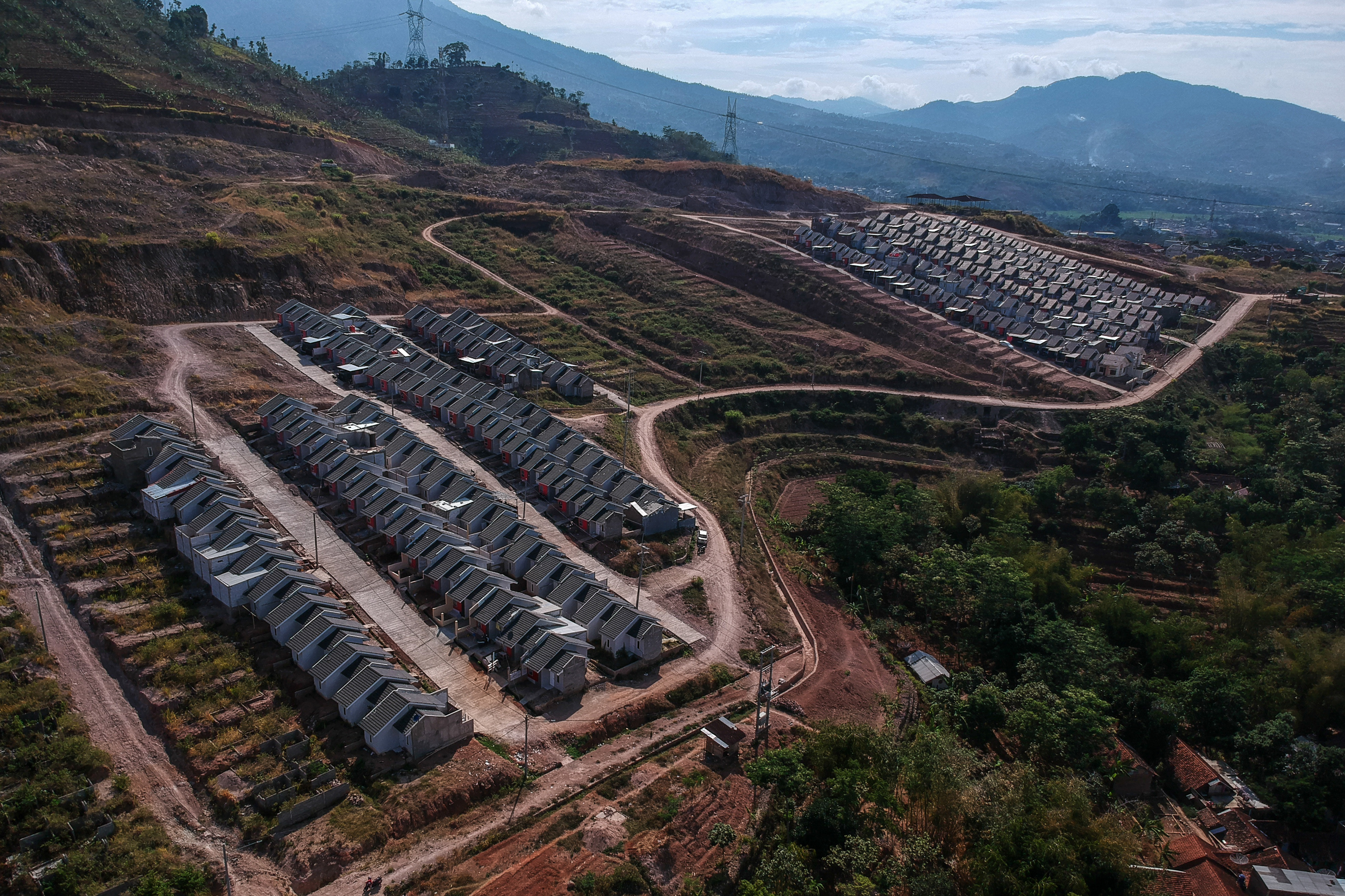 Pembangunan perumahan di kaksi Gunung Geulis, SUmedang, Jawa Barat