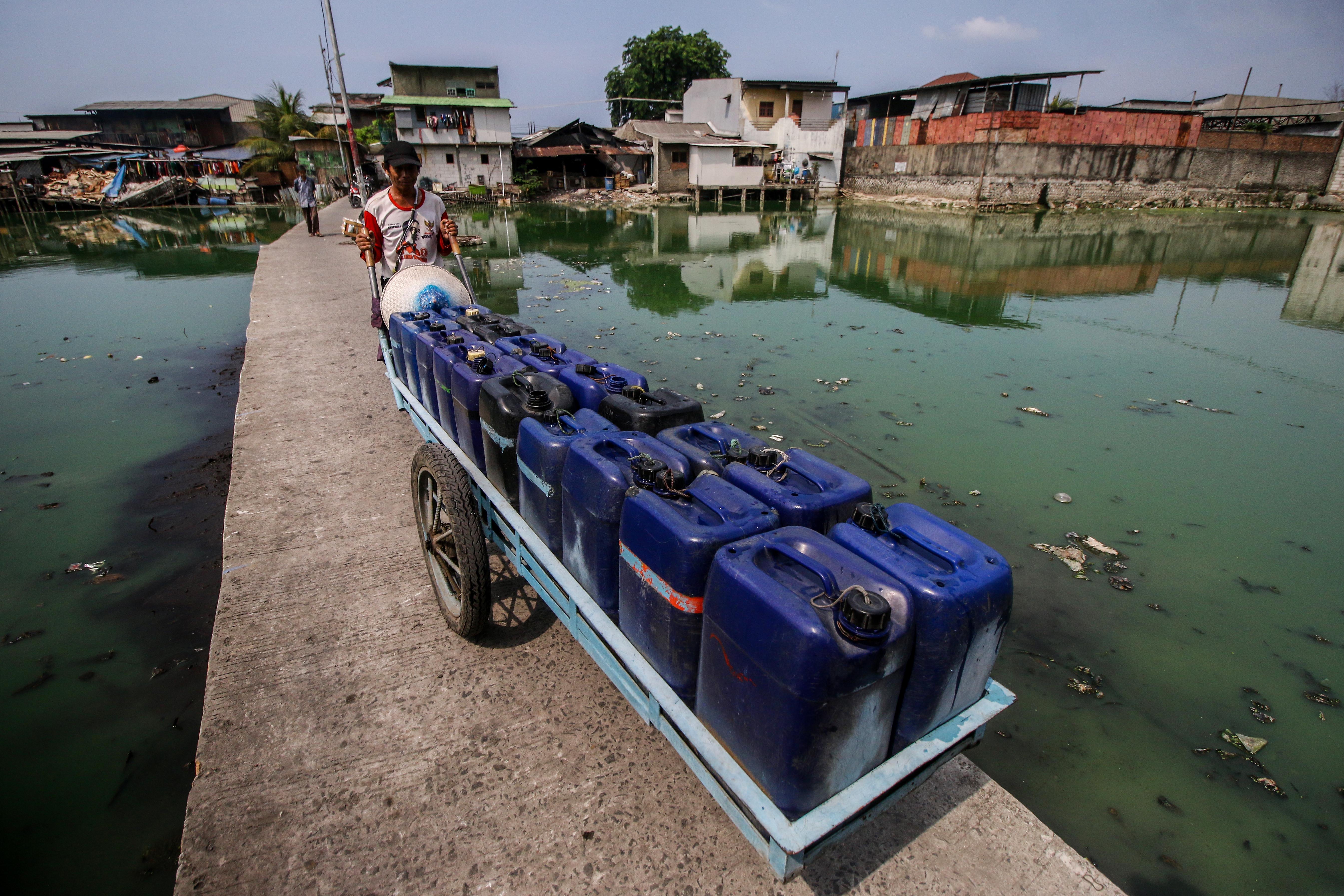Hari Air Sedunia, PSI: Warga Masih Beli Air dari Penjual Keliling