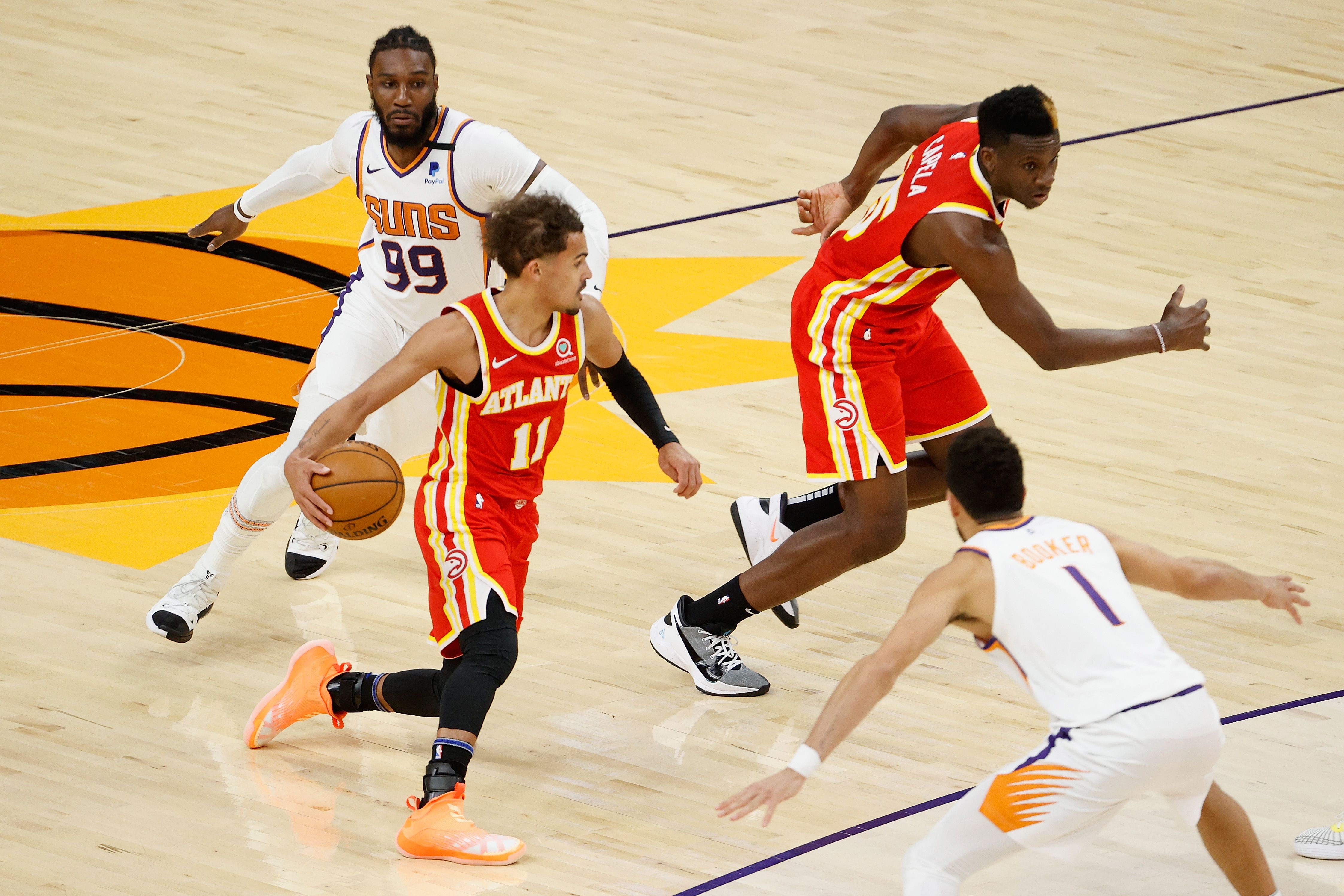 Phoenix Suns melawan Atlanta Hawks berakhir 117-110 untuk Phoeni Suns, Selasa (30/3/2021).