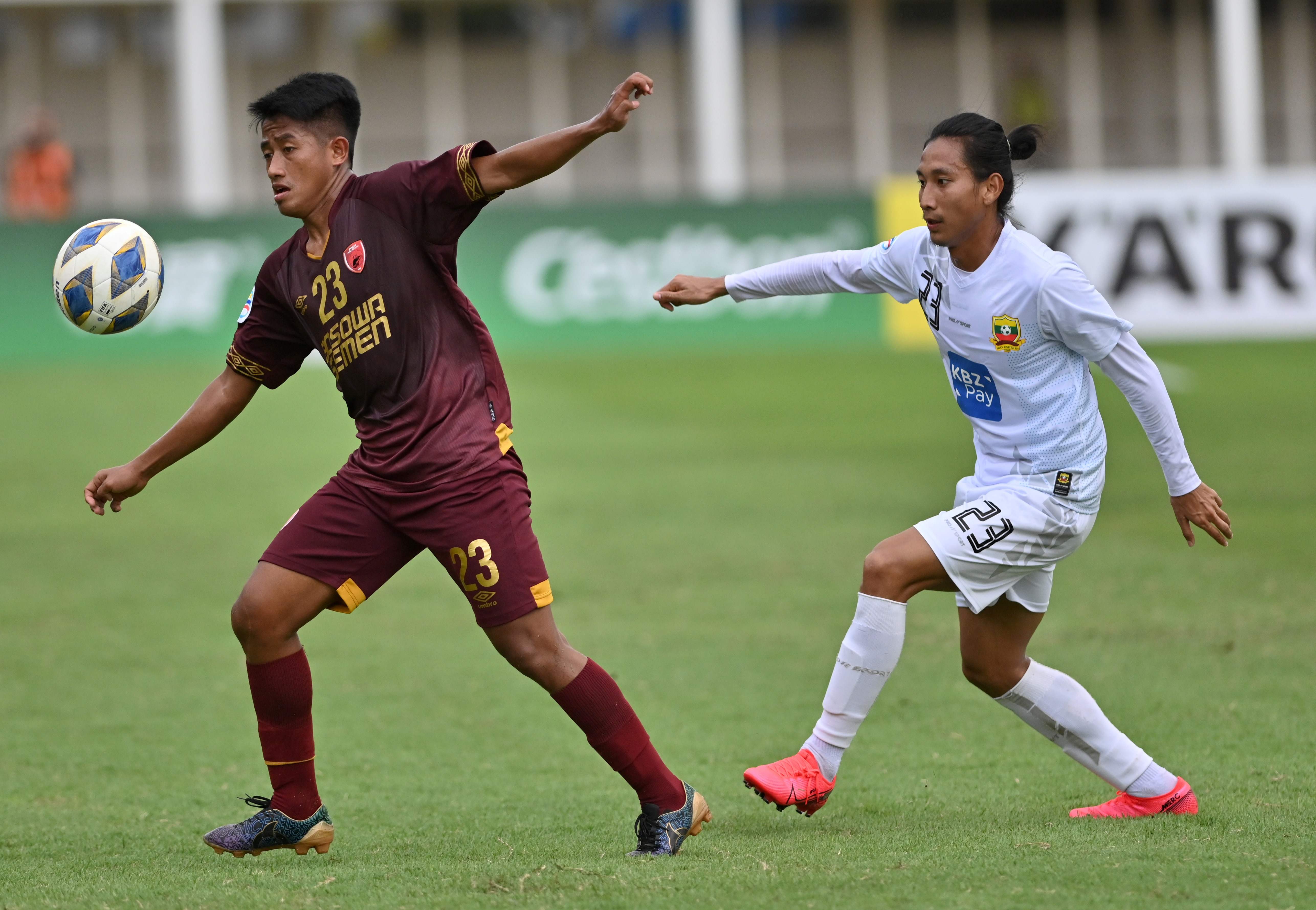 Bayu Gatra (depan) saat membela PSM Makassar.