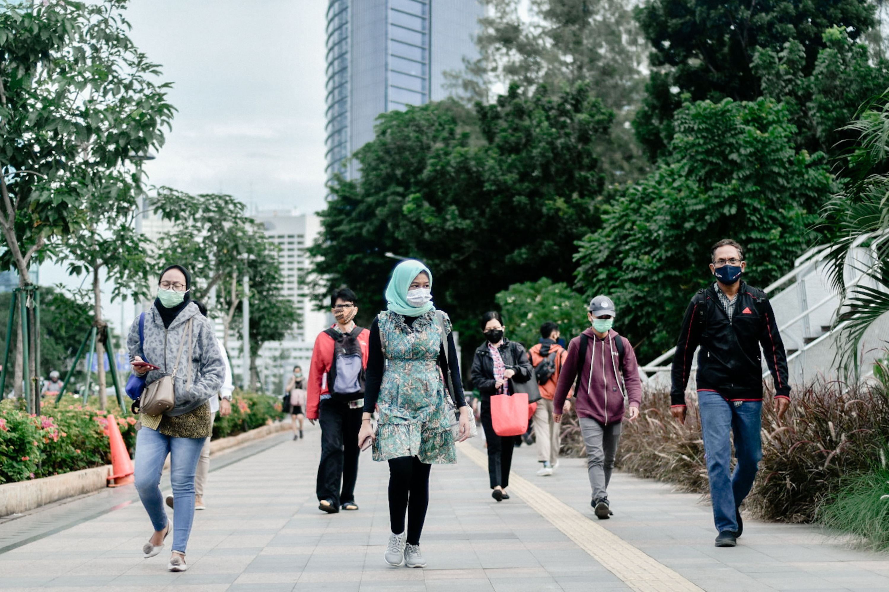 Trotoar di jalan Jenderal Sudirman, Jakarta.