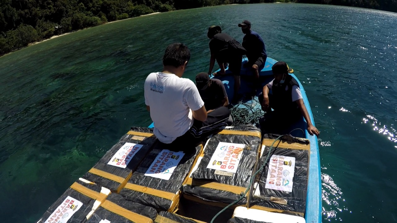 KKP melepasliarkan 147.383 benih bening lobster di Kawasan Konservasi Perairan Daerah (KKPD) Kota Padang, Sumatera Barat Rabu (10/2).