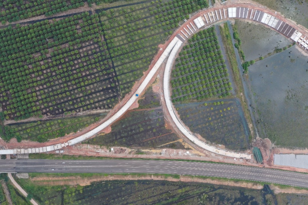 Salah satu pengerjaan tol Trans-Sumatra ruas Indralaya-Prabumulih yang dibangun Hutama Karya.