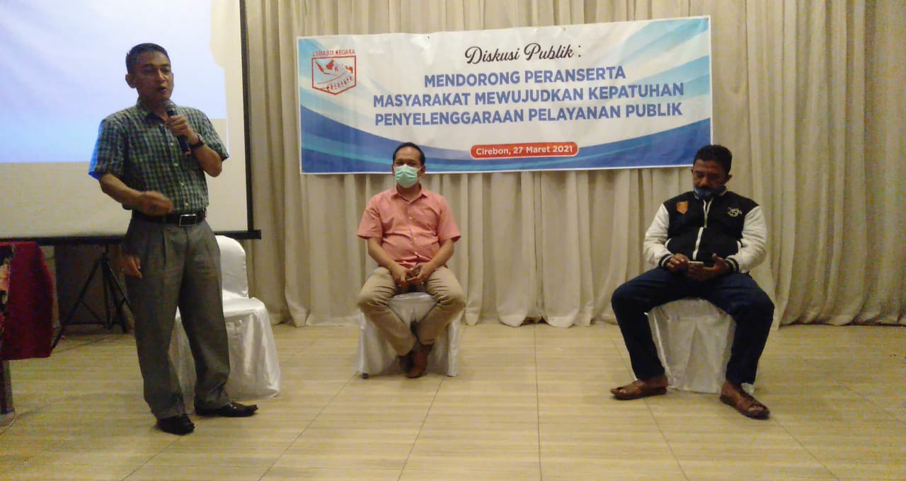 Diskusi publik dengan tema 'Mendorong peran serta masyarakat mewujudkan kepatuhan penyelenggaraan pelayanan publik' di Cirebon.