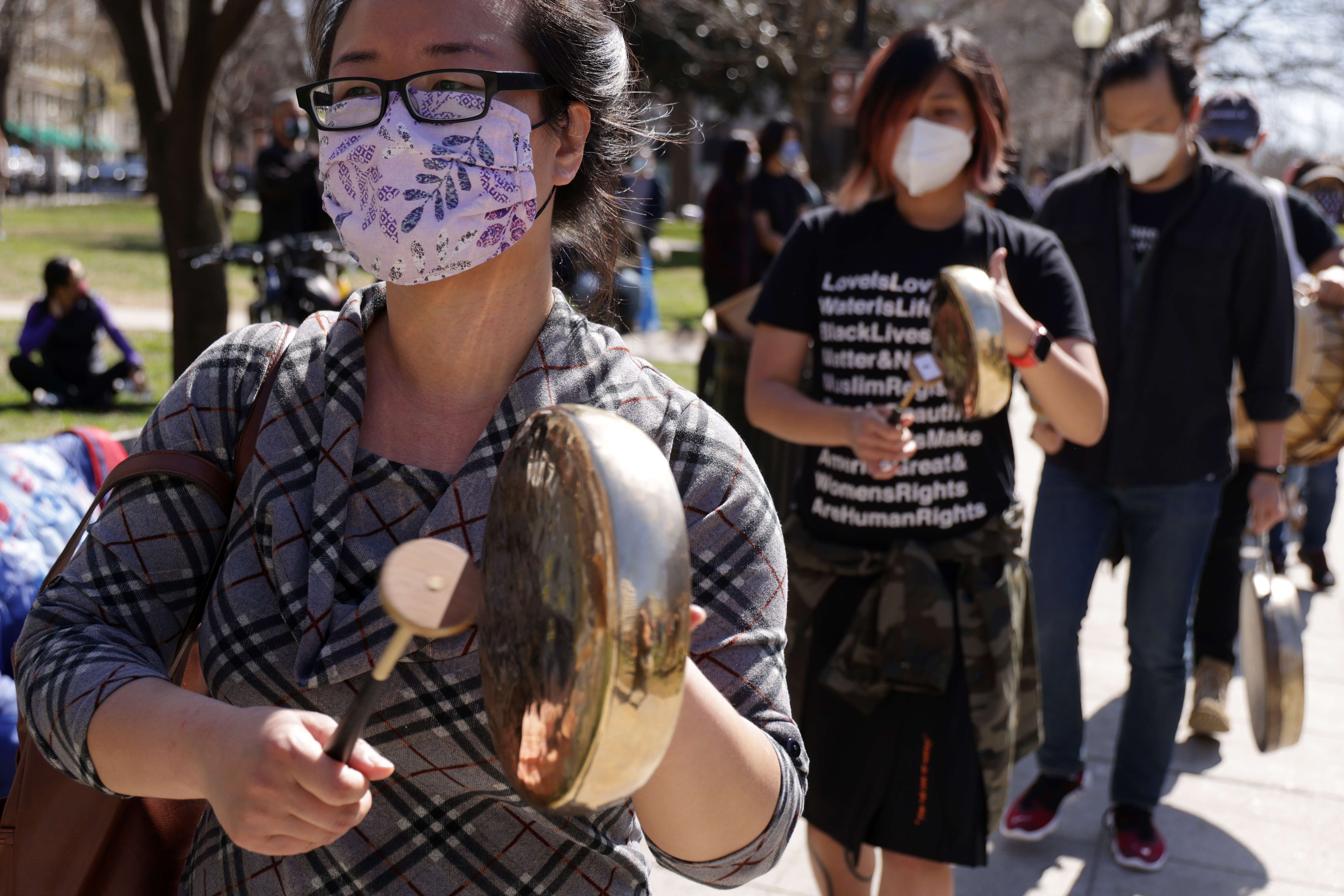 Para aktivis bergabung dalam aksi 