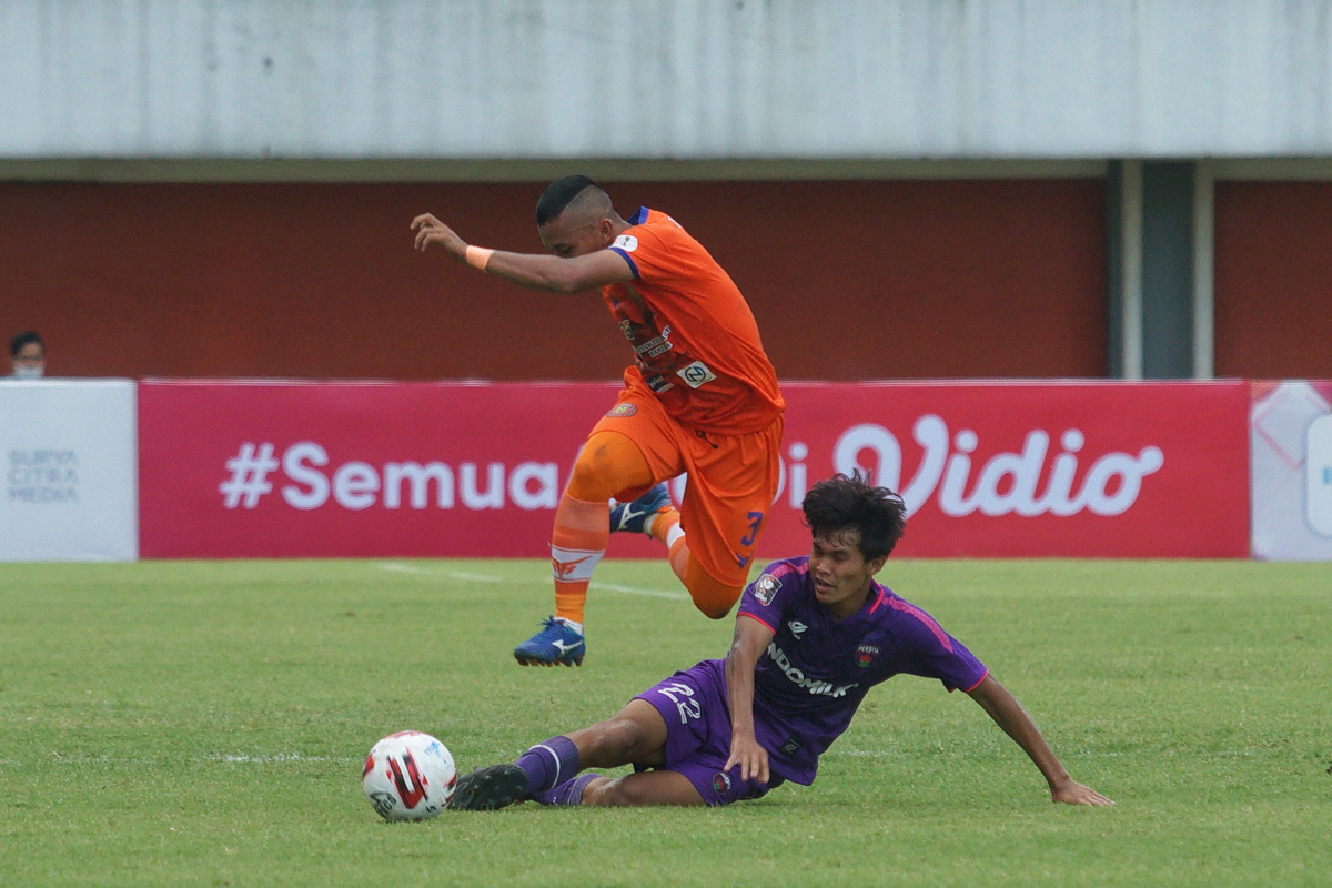  Laga Persiraja melawan Persita di penyisihan Grup D Piala Menpora 2021 di  Stadion Maguwoharjo, Sleman, DIY, Rabu (24/3).  