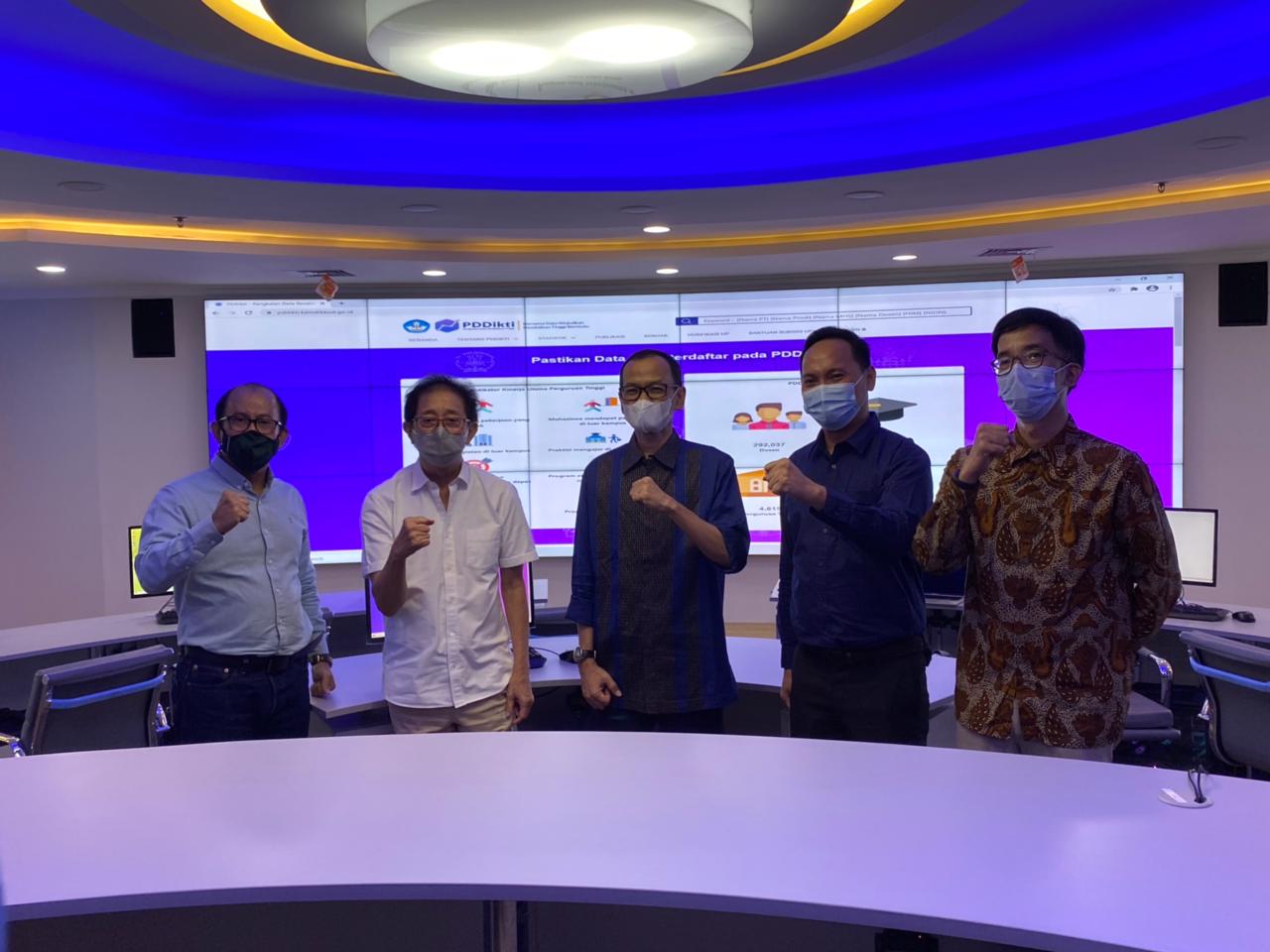 Dirjen Dikti Kemendikbud NIzam bersama CEO Sido Muncul Irwan Hidayat